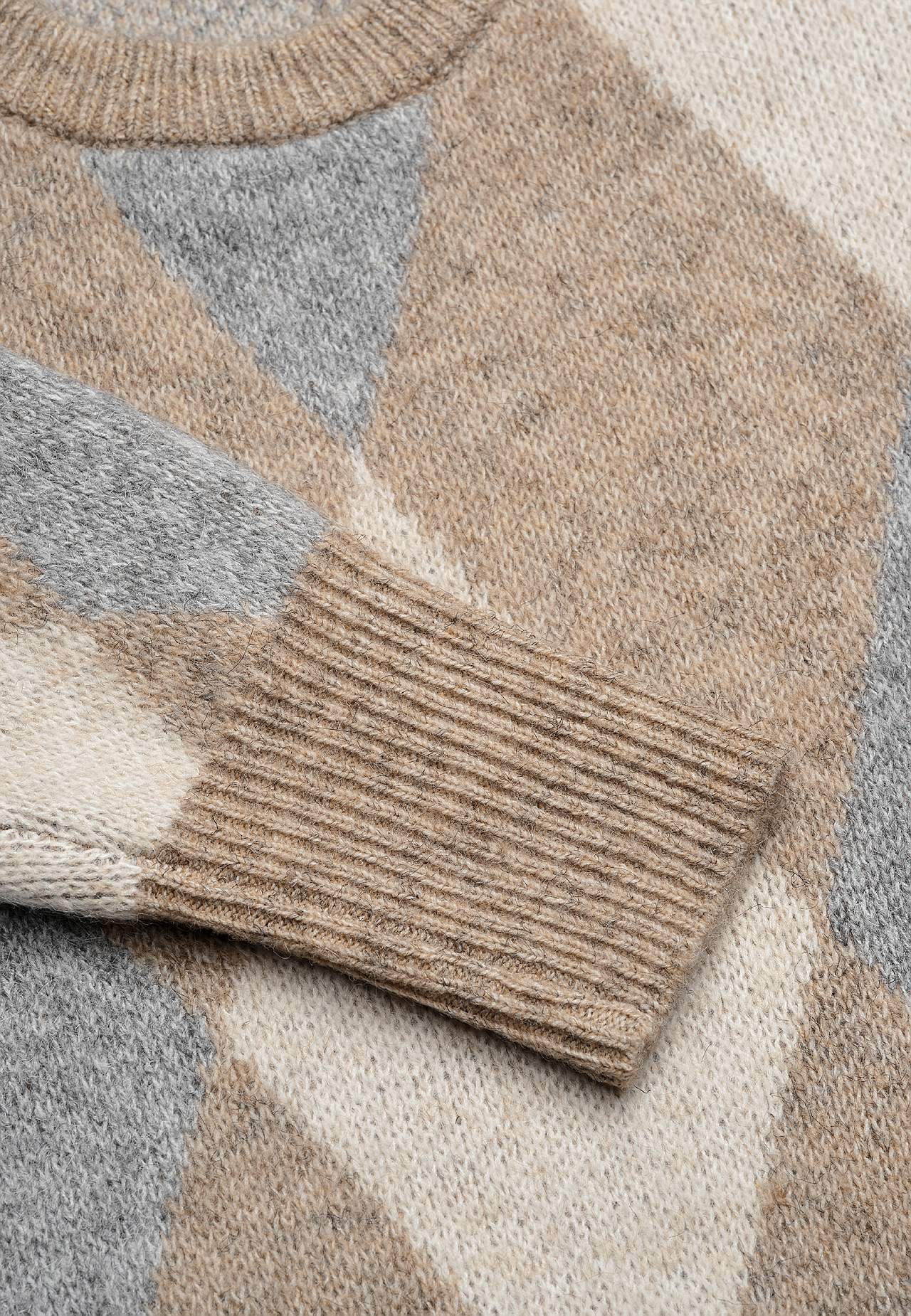 Stickad tunika med slitsar