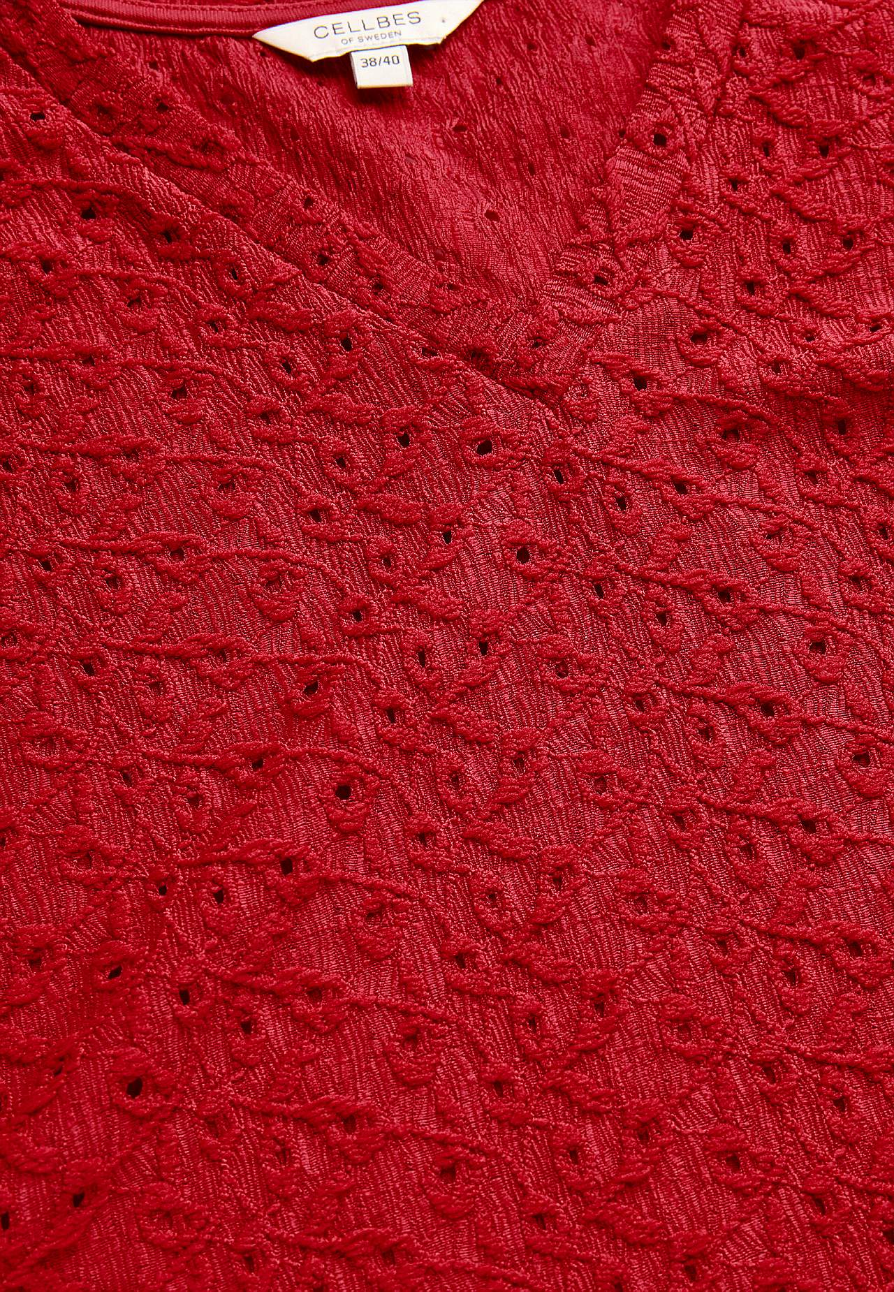 Topp med hålmönster