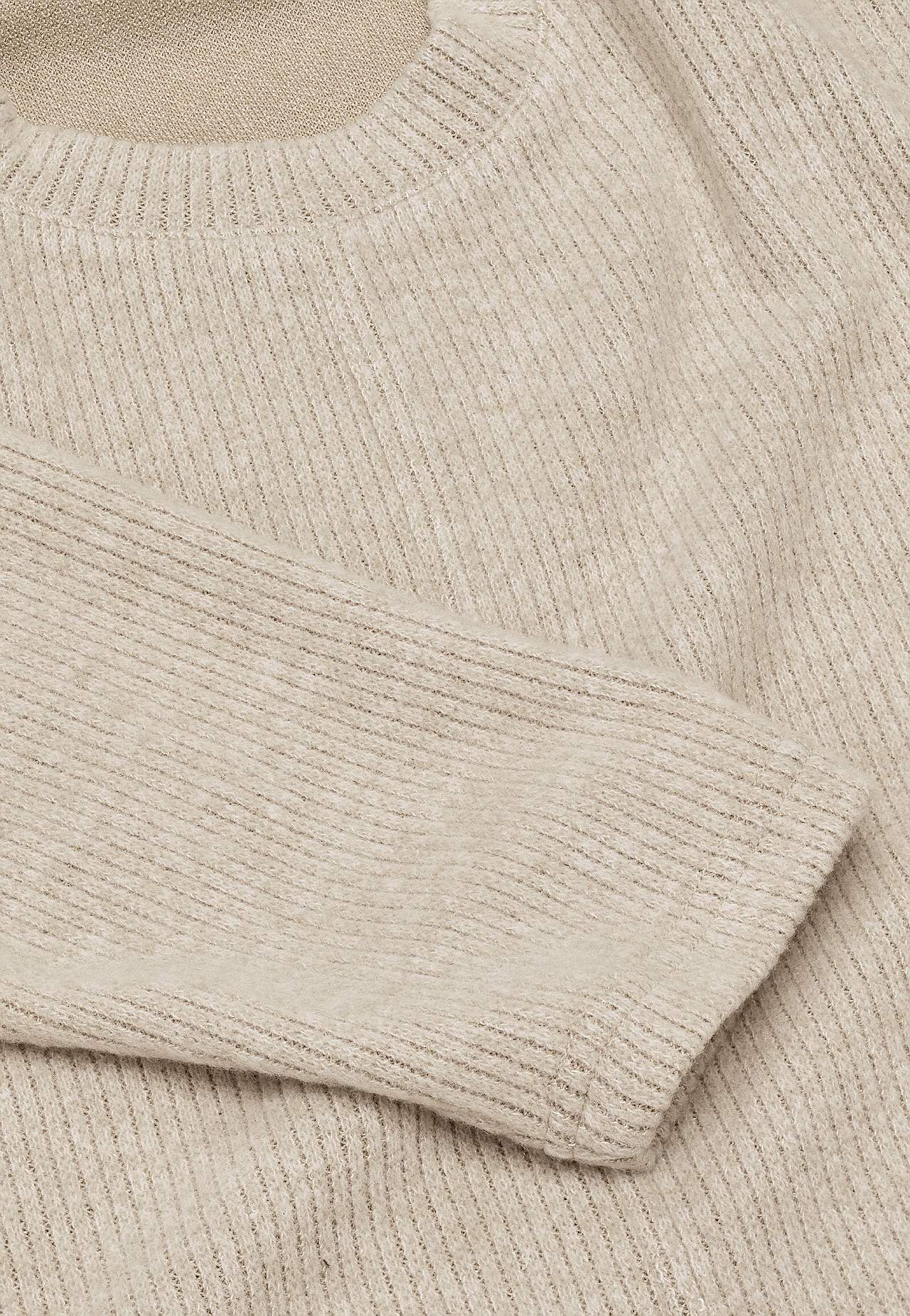 Supermjuk tröja med dekorativ mittsöm Beata