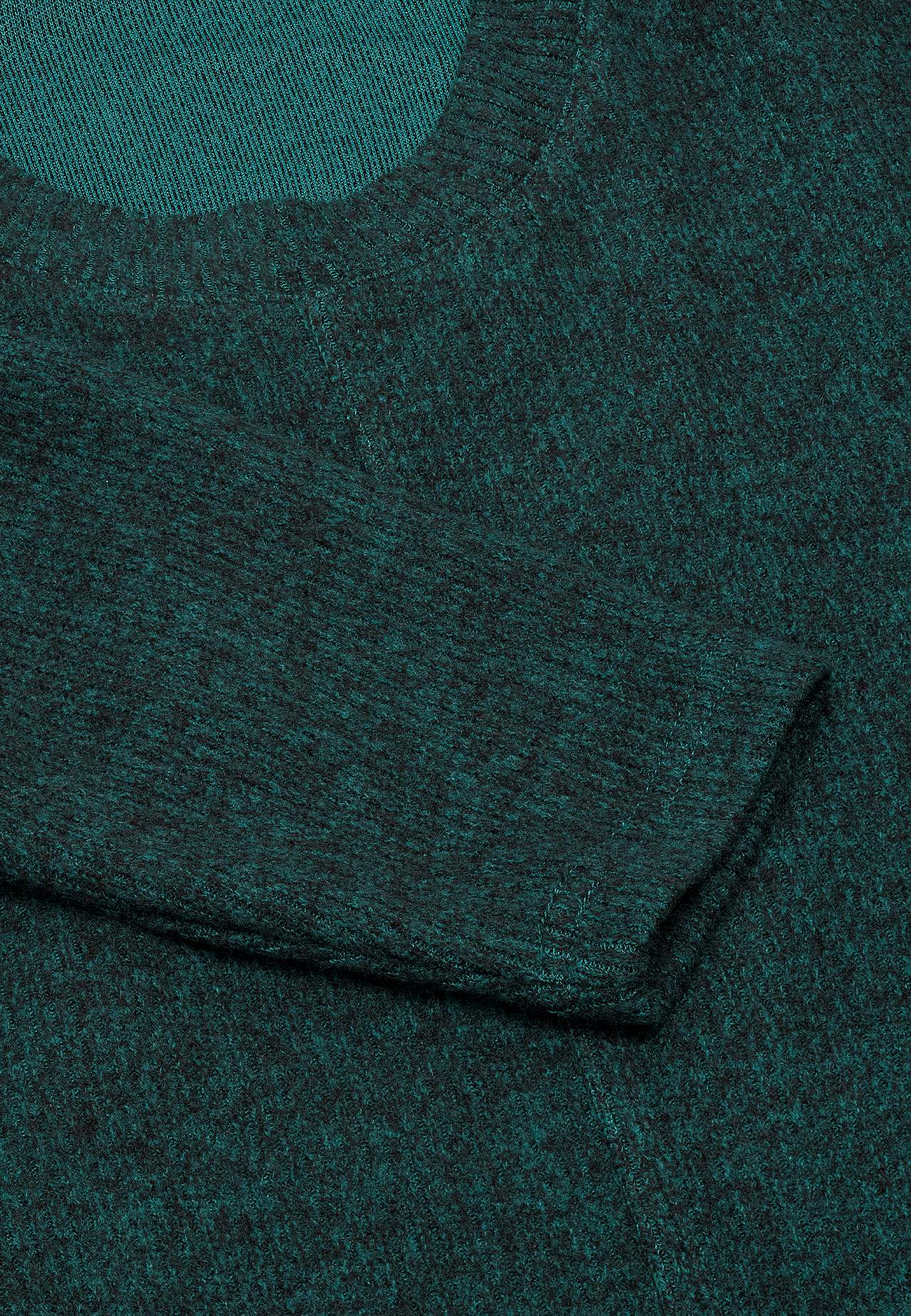 Supermjuk tröja med dekorativ mittsöm Beata