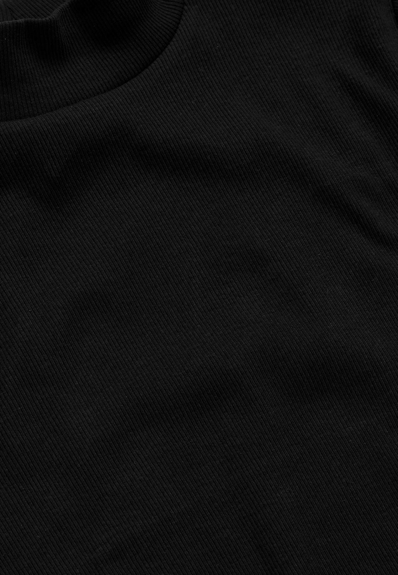 Ribbad topp med polokrage