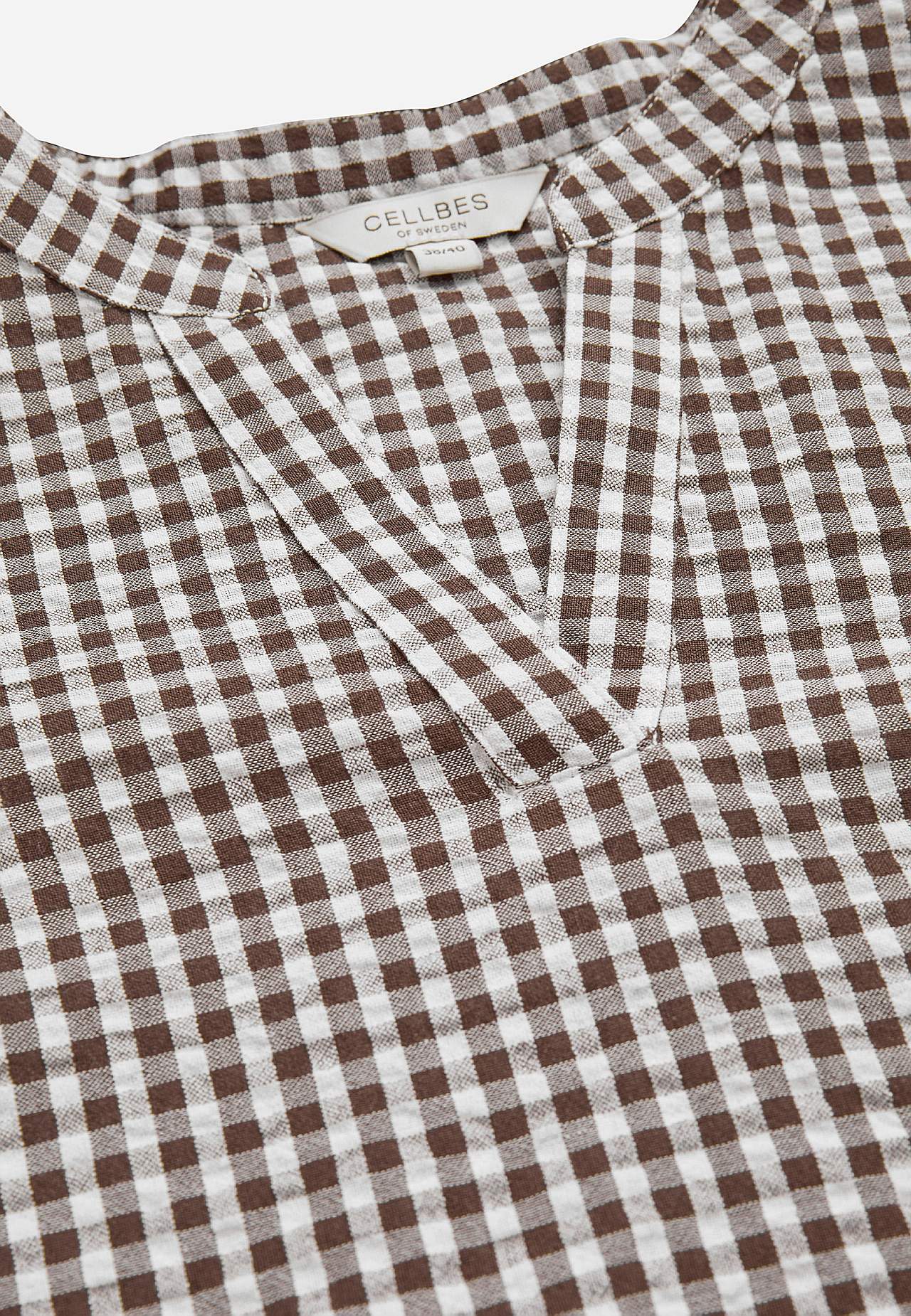 Smårutig blus i bäckebölja