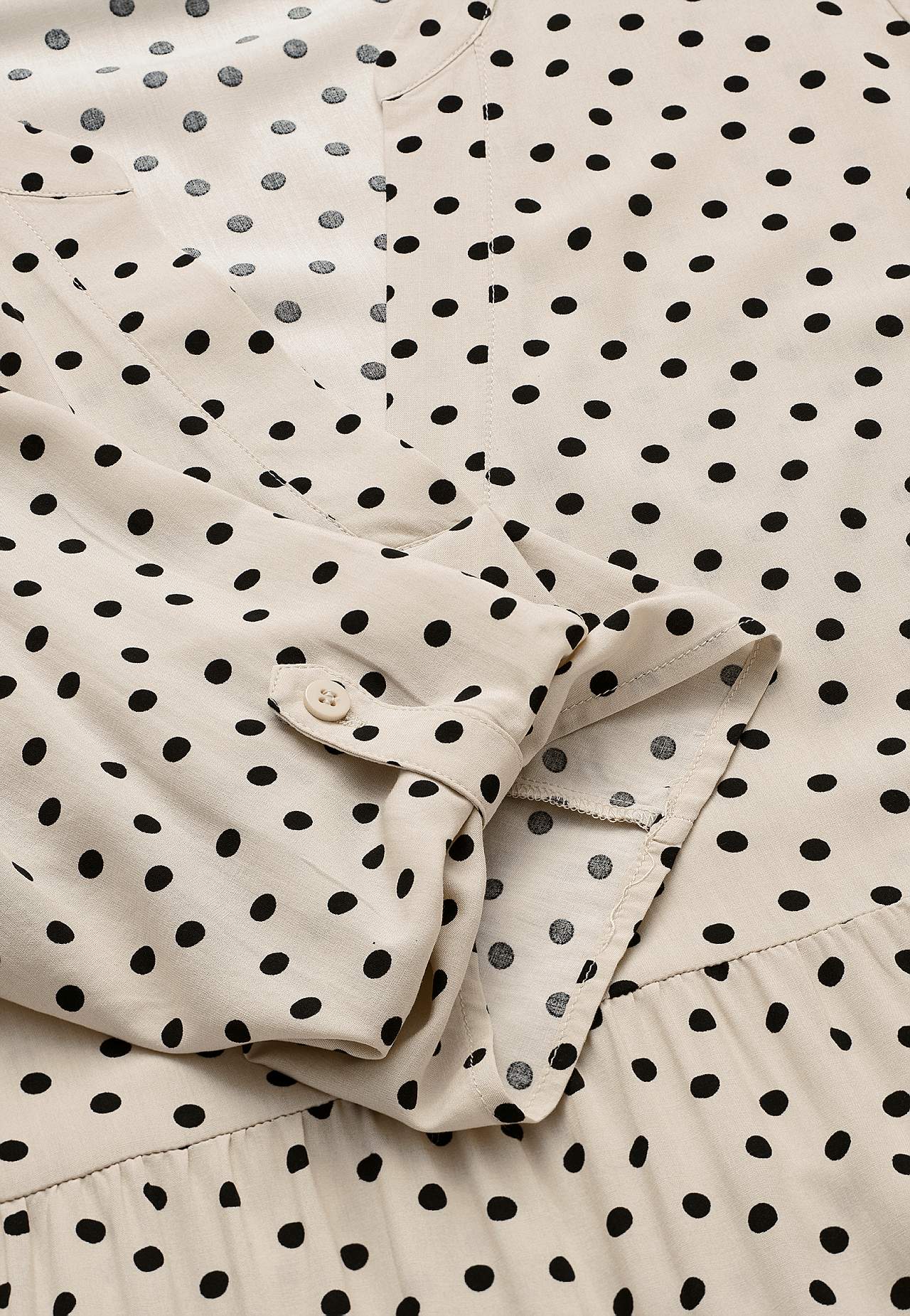 Klänning med volanger