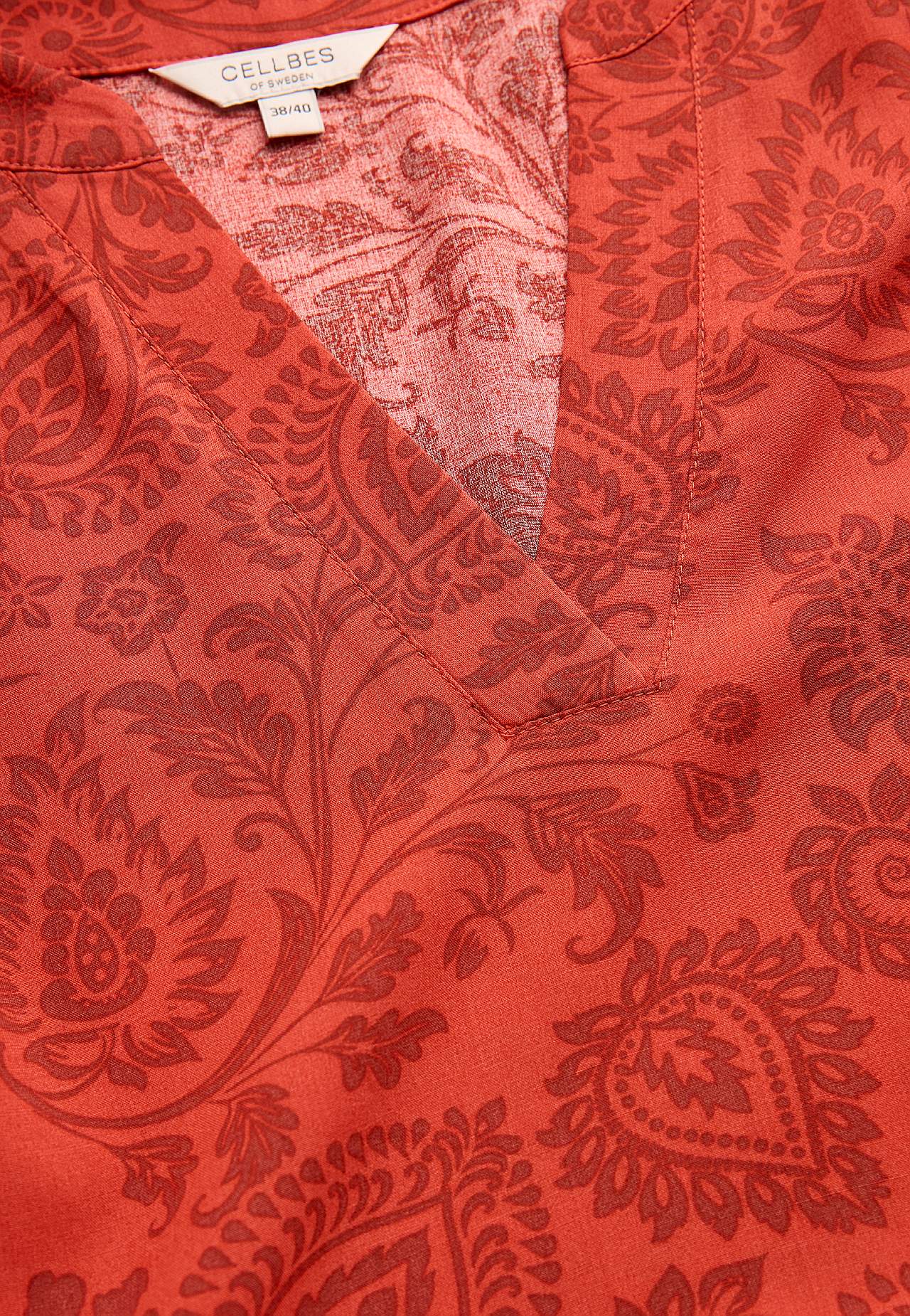 Klänning med volanger