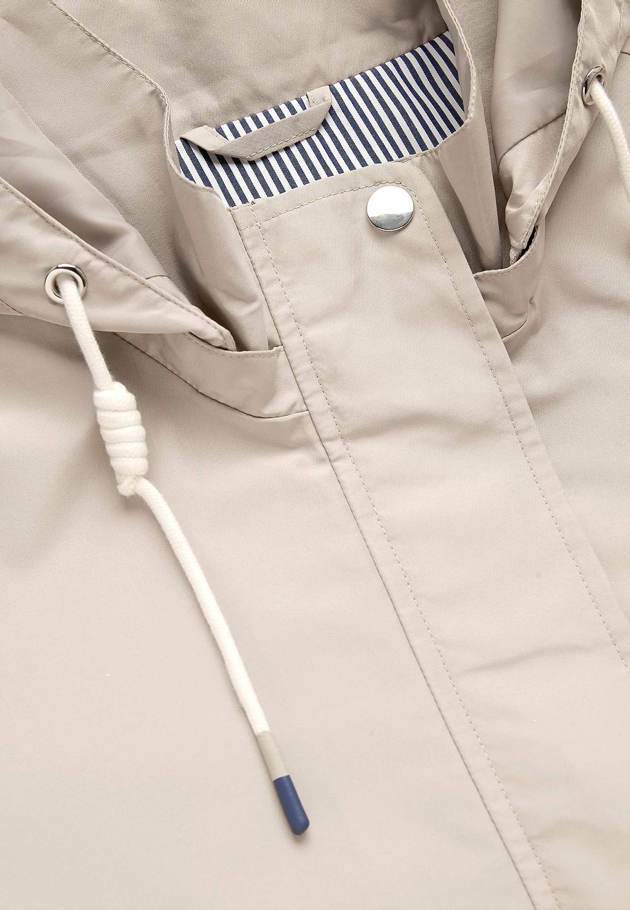 Fodrad jacka med avtagbar huva