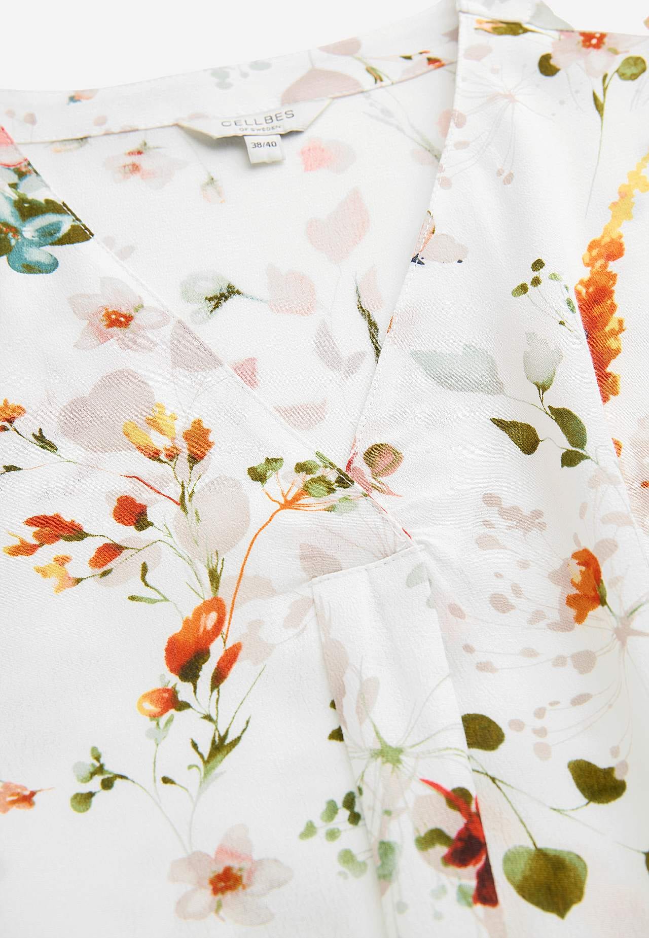 Vävd, blommönstrad blus