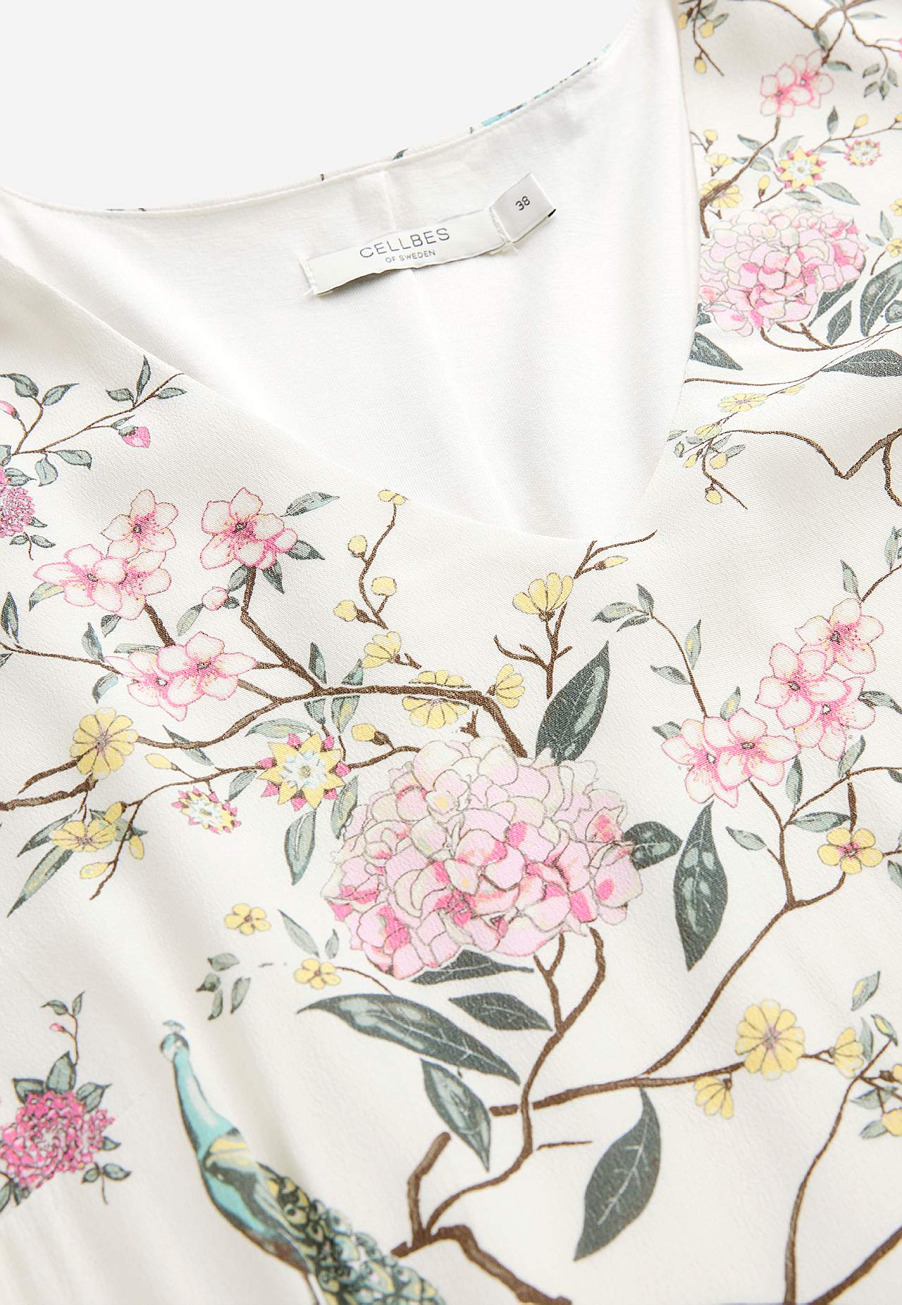 Klänning med volangärm