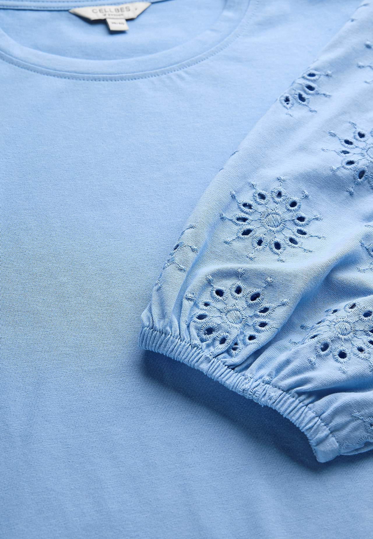 Trikåtunika med broderade ärmar