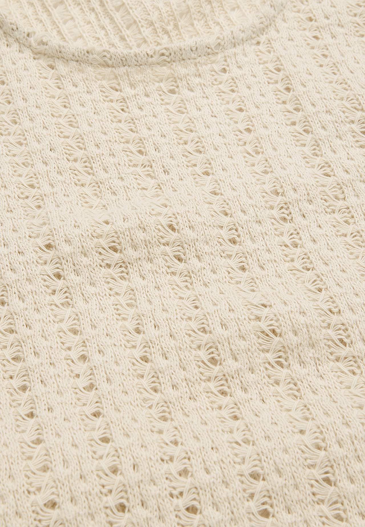 Trikåtopp med hålmönster