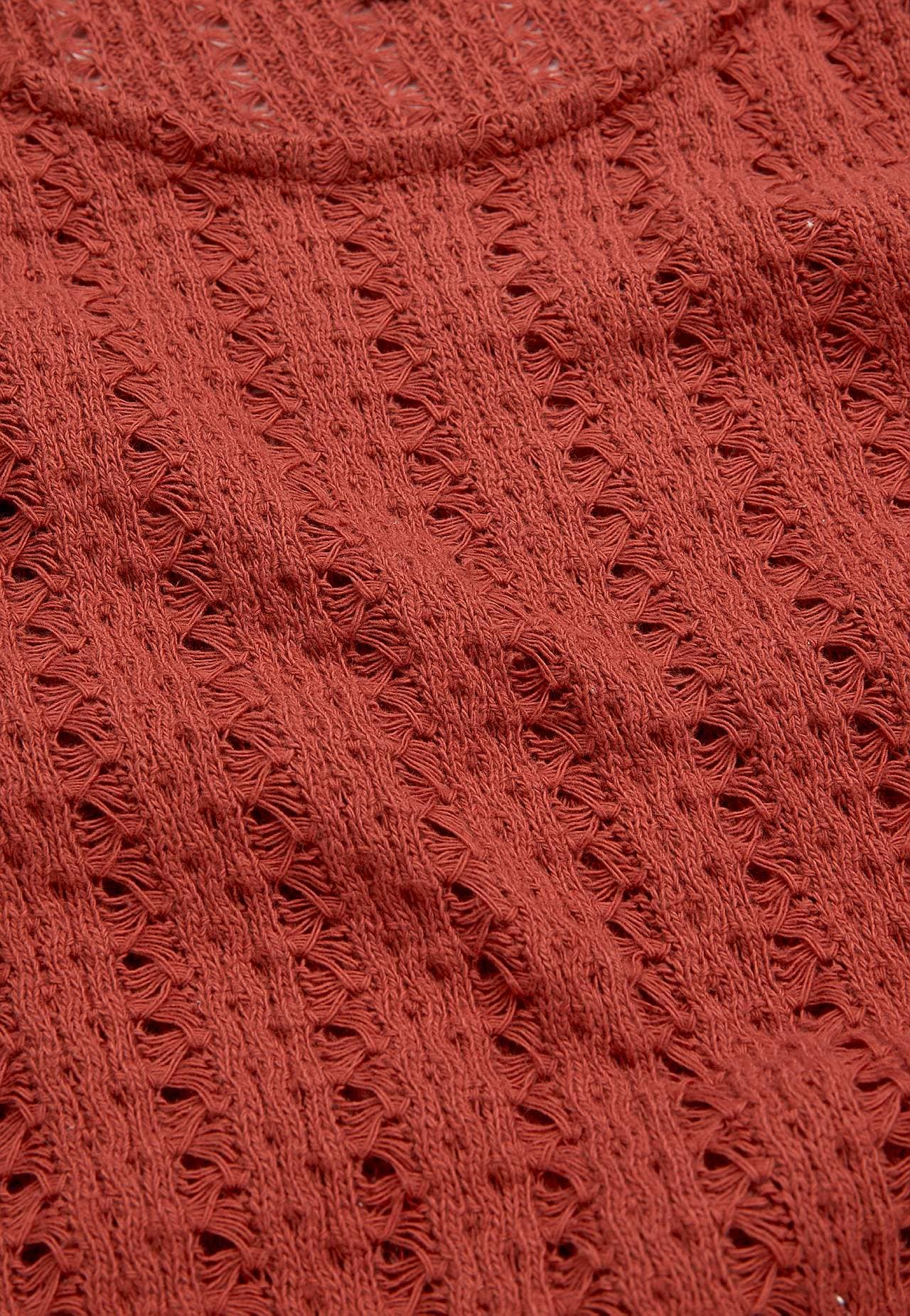 Trikåtopp med hålmönster