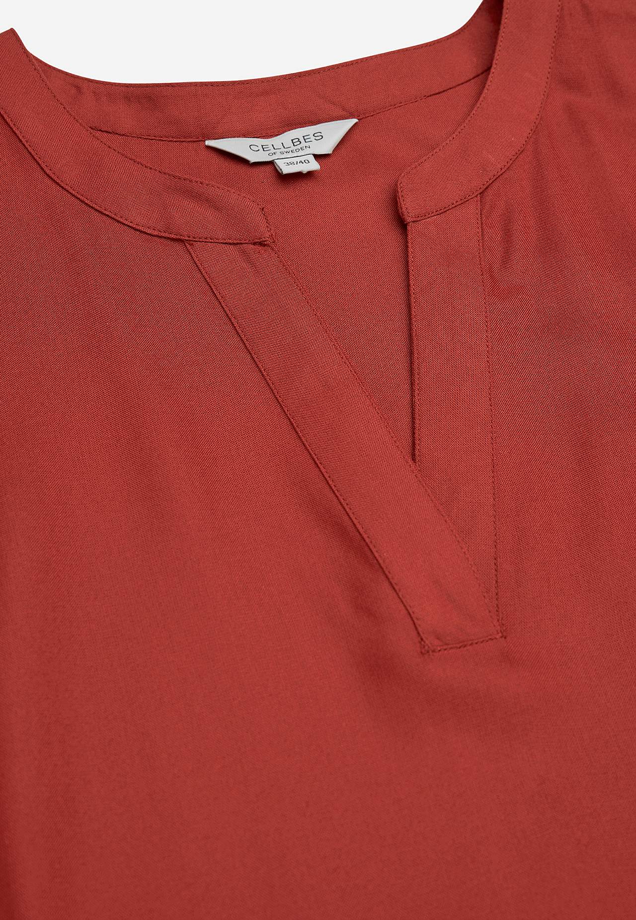 Viskosklänning med volang