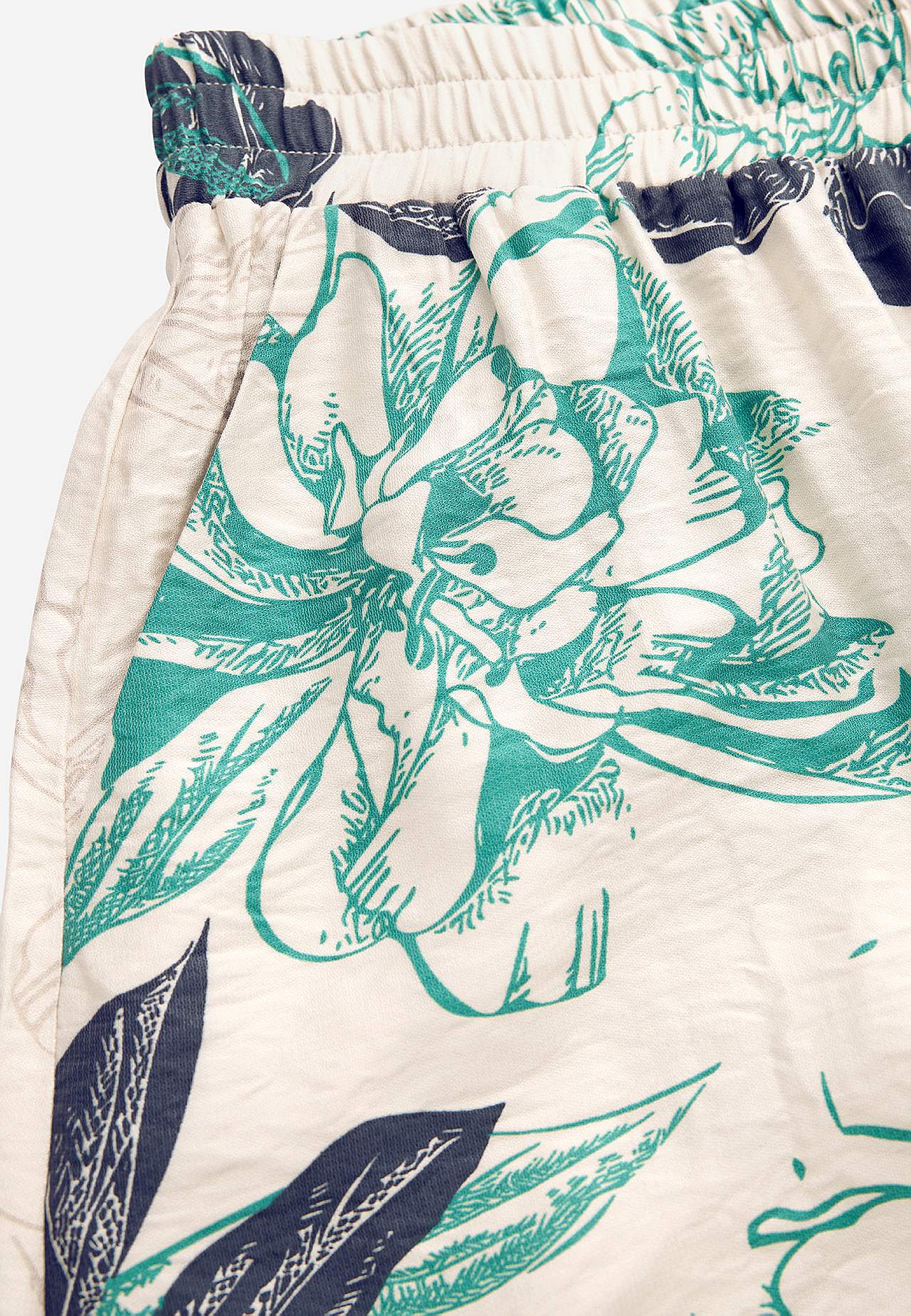 Blommig kjol med fickor