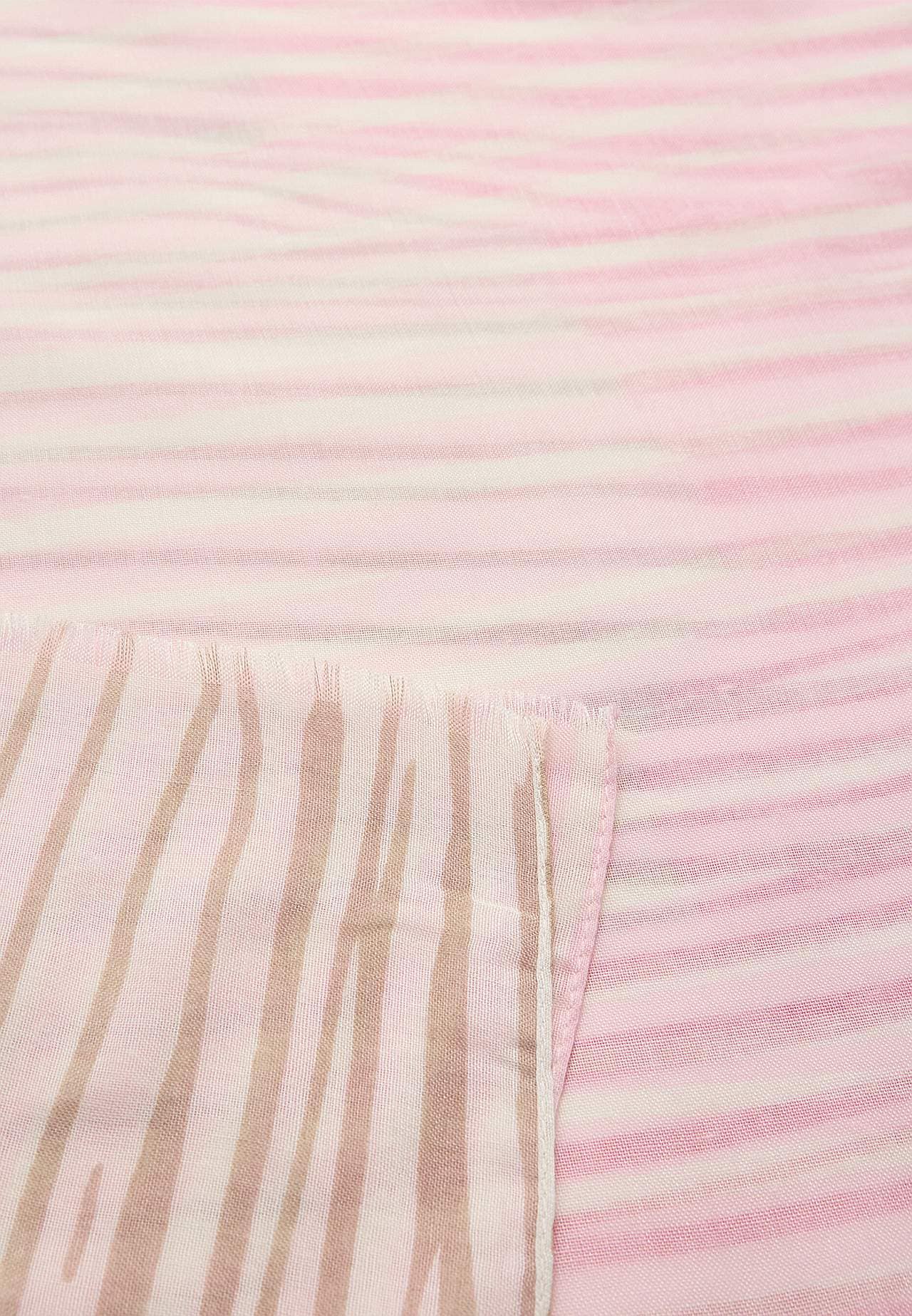 Lång, skir sjal med ränder