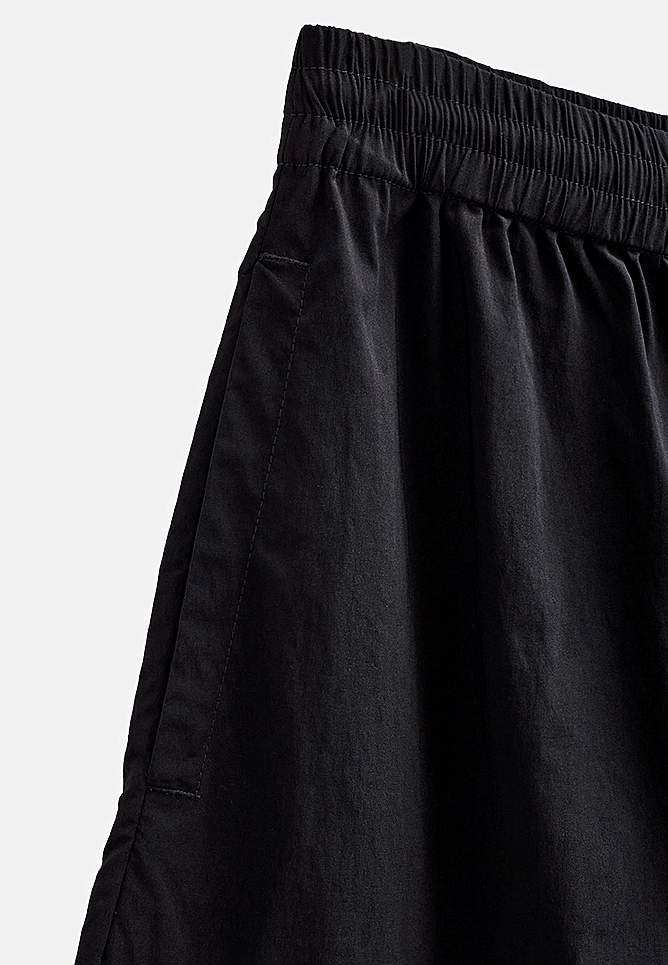 Långa, vida shorts