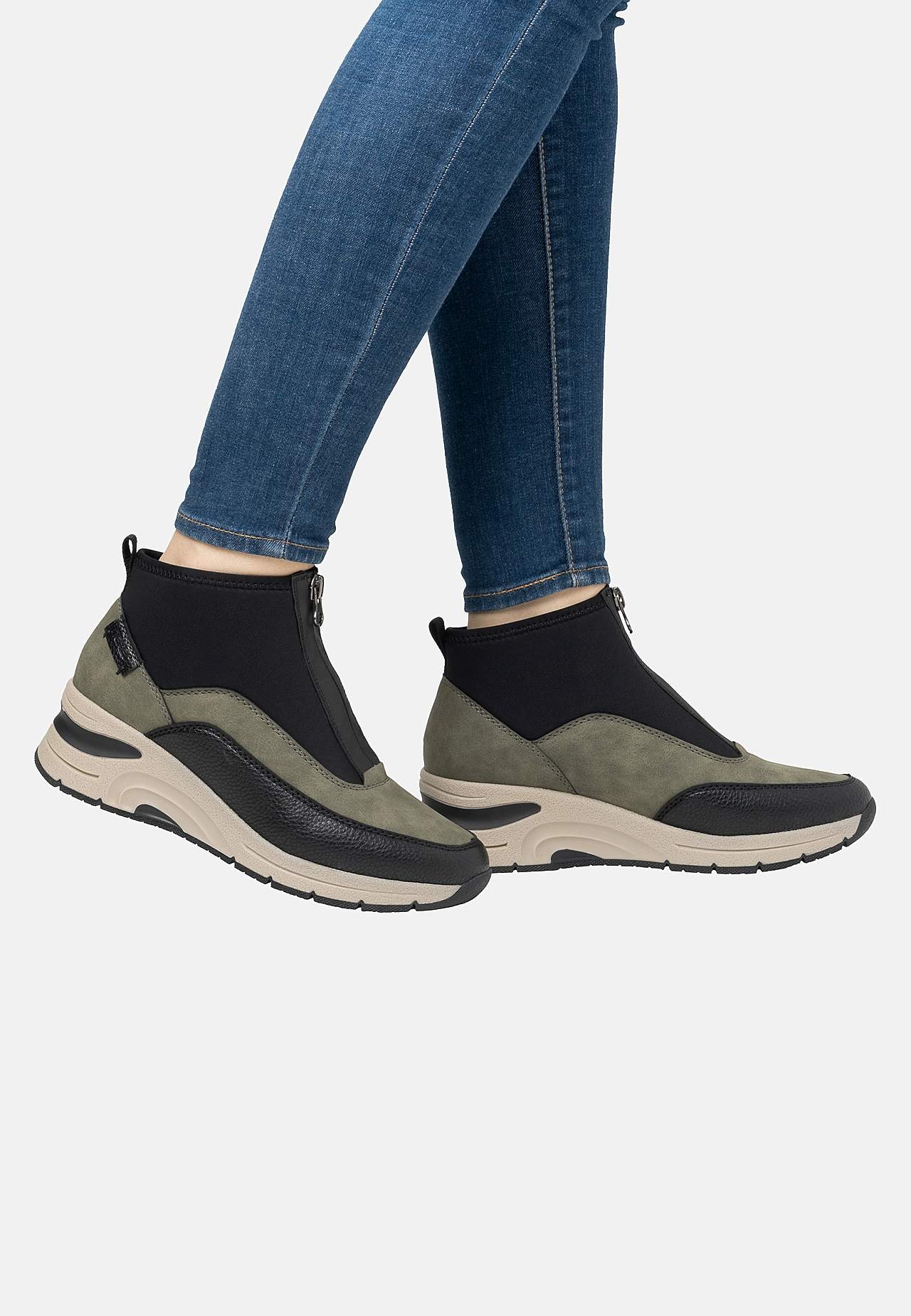 Sneakerkänga med kilklack