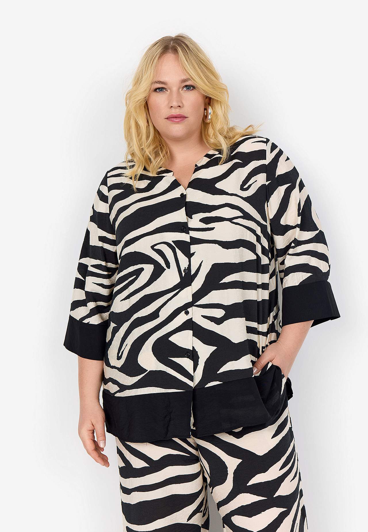 Blus med zebramönster