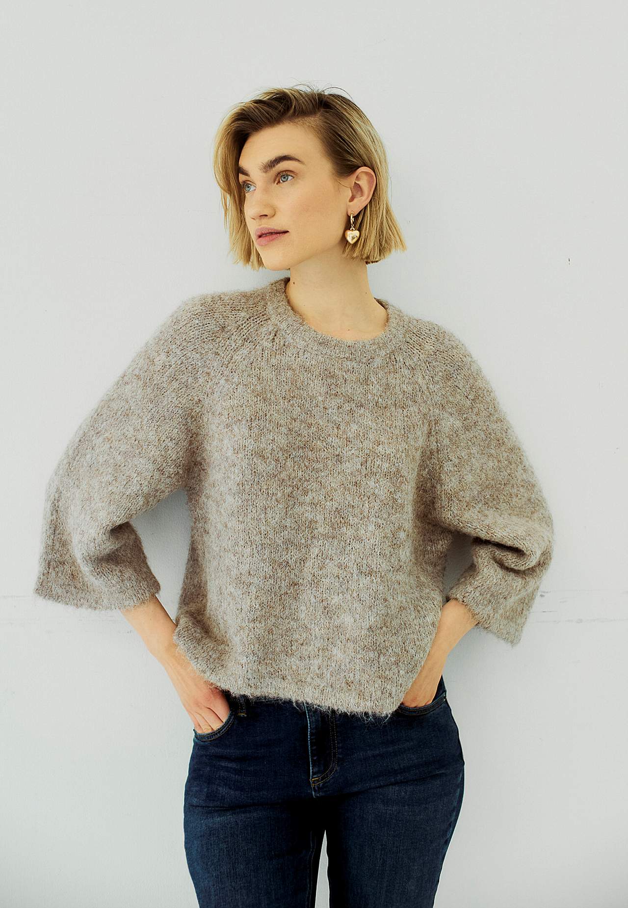 Stickad tröja med raglanärmar