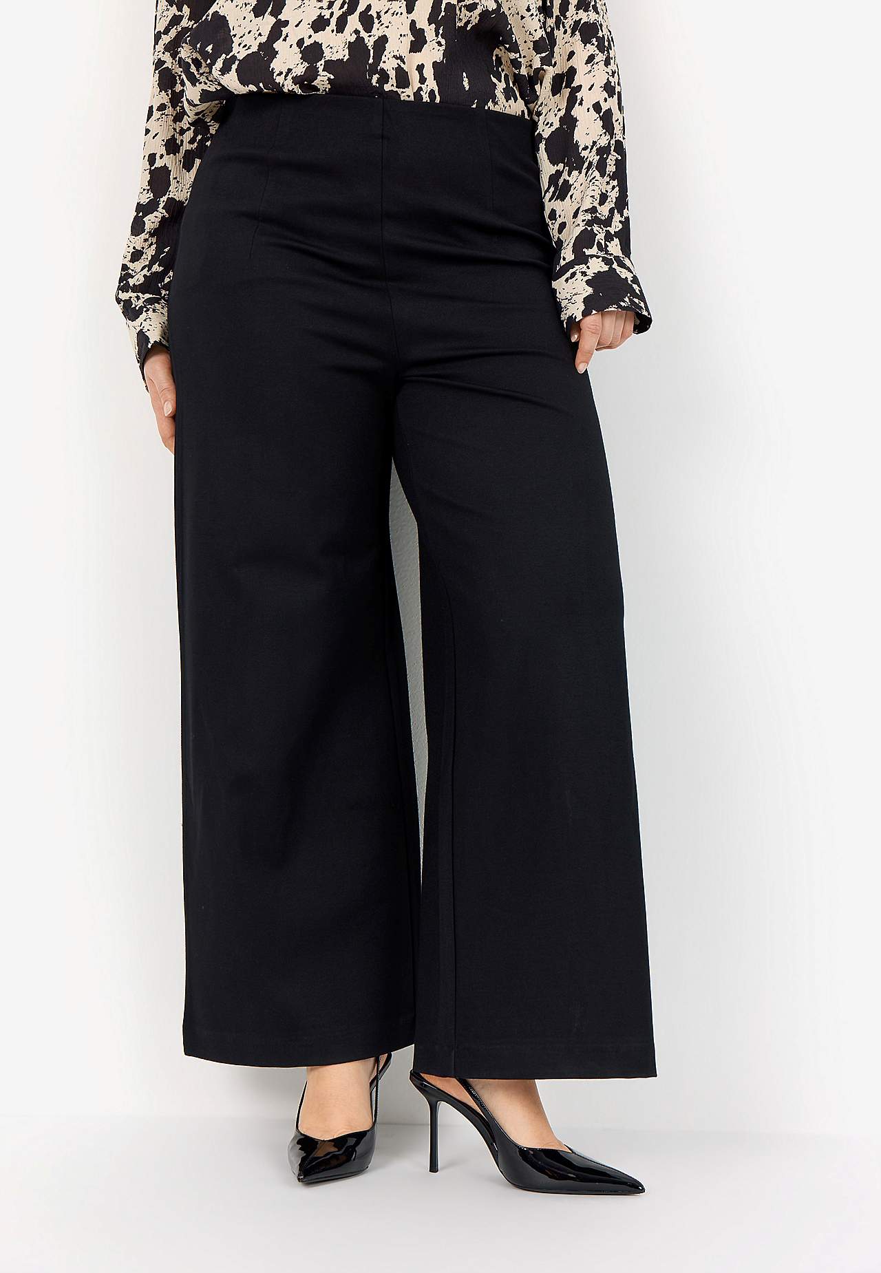 Stretchig, elegant byxa med vida ben