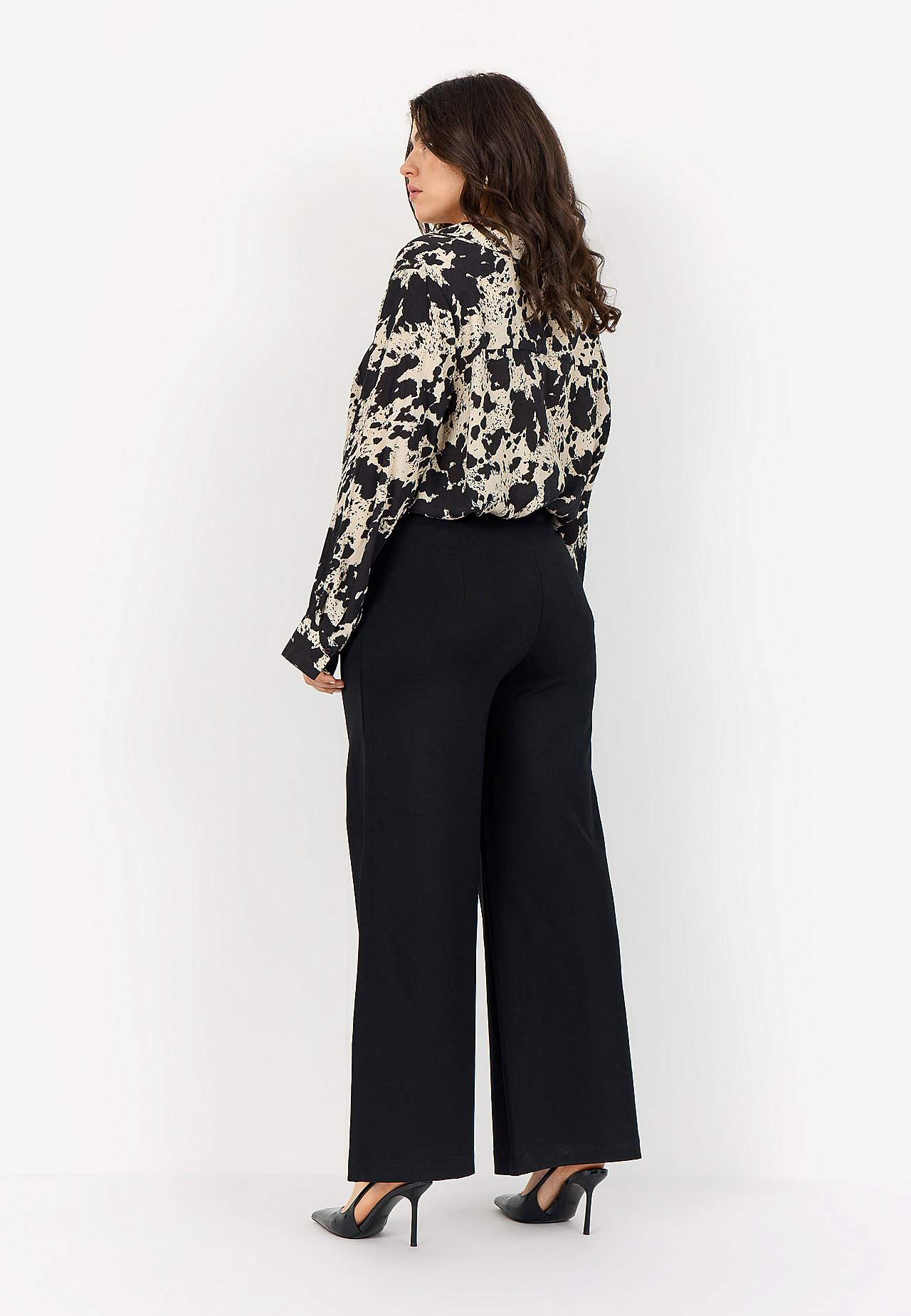 Stretchig, elegant byxa med vida ben