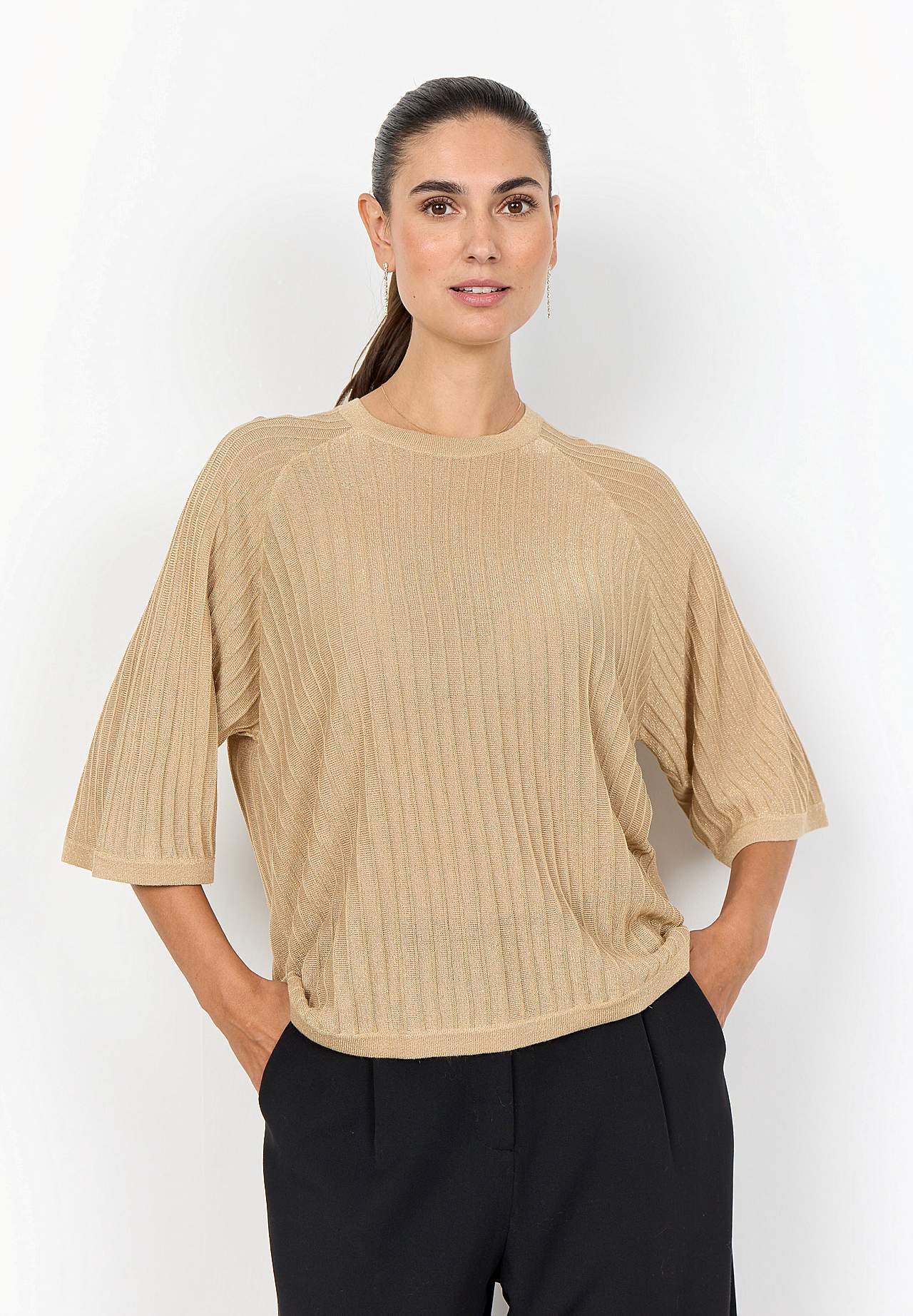 Finstickad tröja med glittertrådar