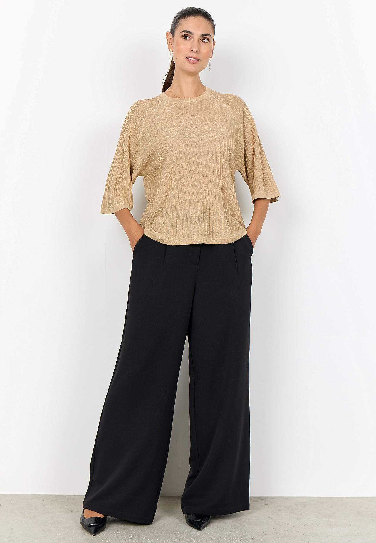 Finstickad tröja med glittertrådar