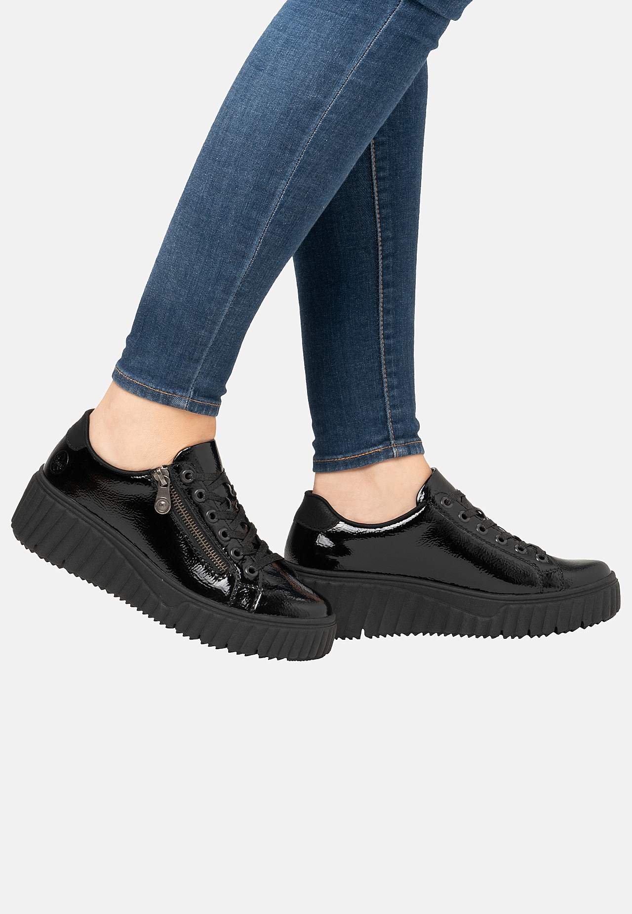 Lackad sneaker i skinn