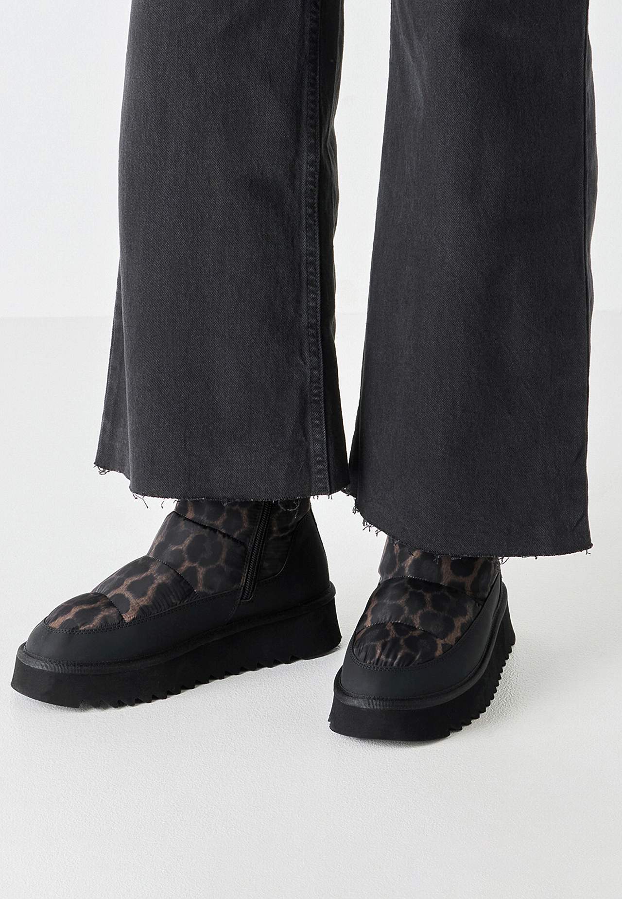 Varmfodrad vinterkänga med leopardtryck