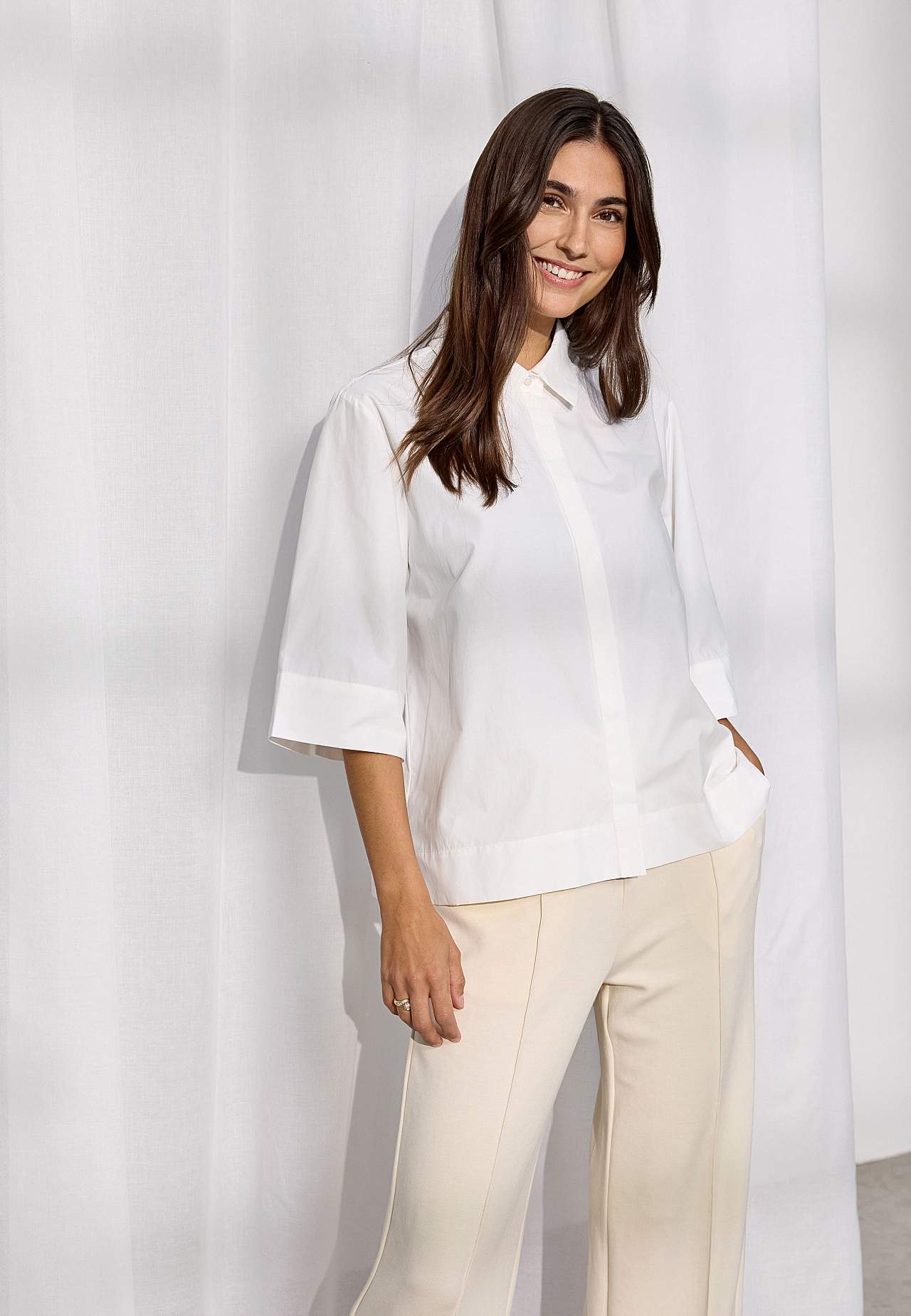 Stilren damskjorta med dolda knappar