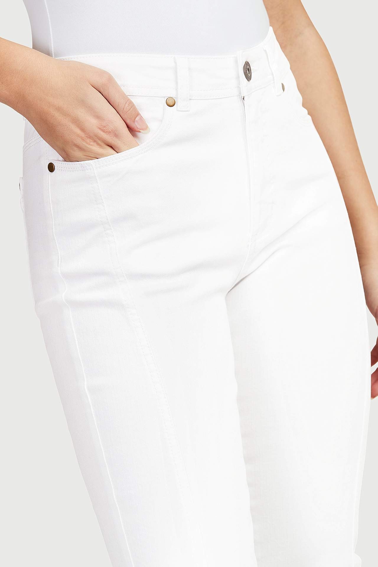 Caprijeans med femficksdesign