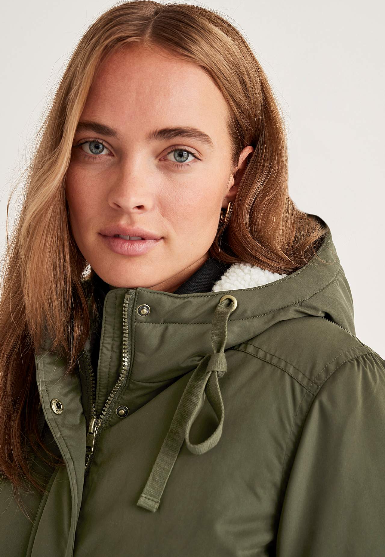 Parkas med pilefodrad huva