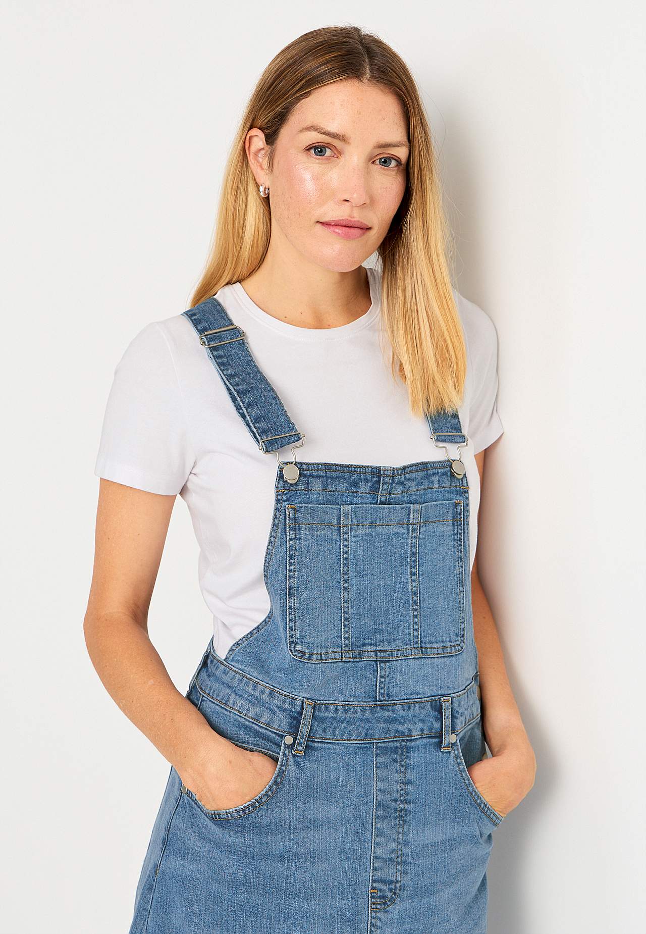 Hängselklänning i denim