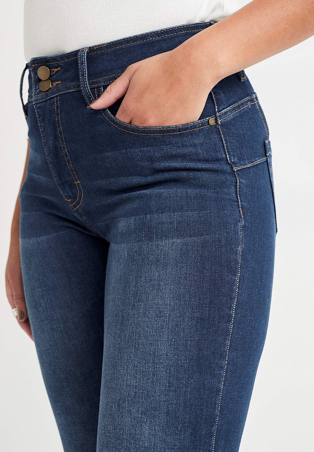 Superstretchiga shapingjeans med bootcut