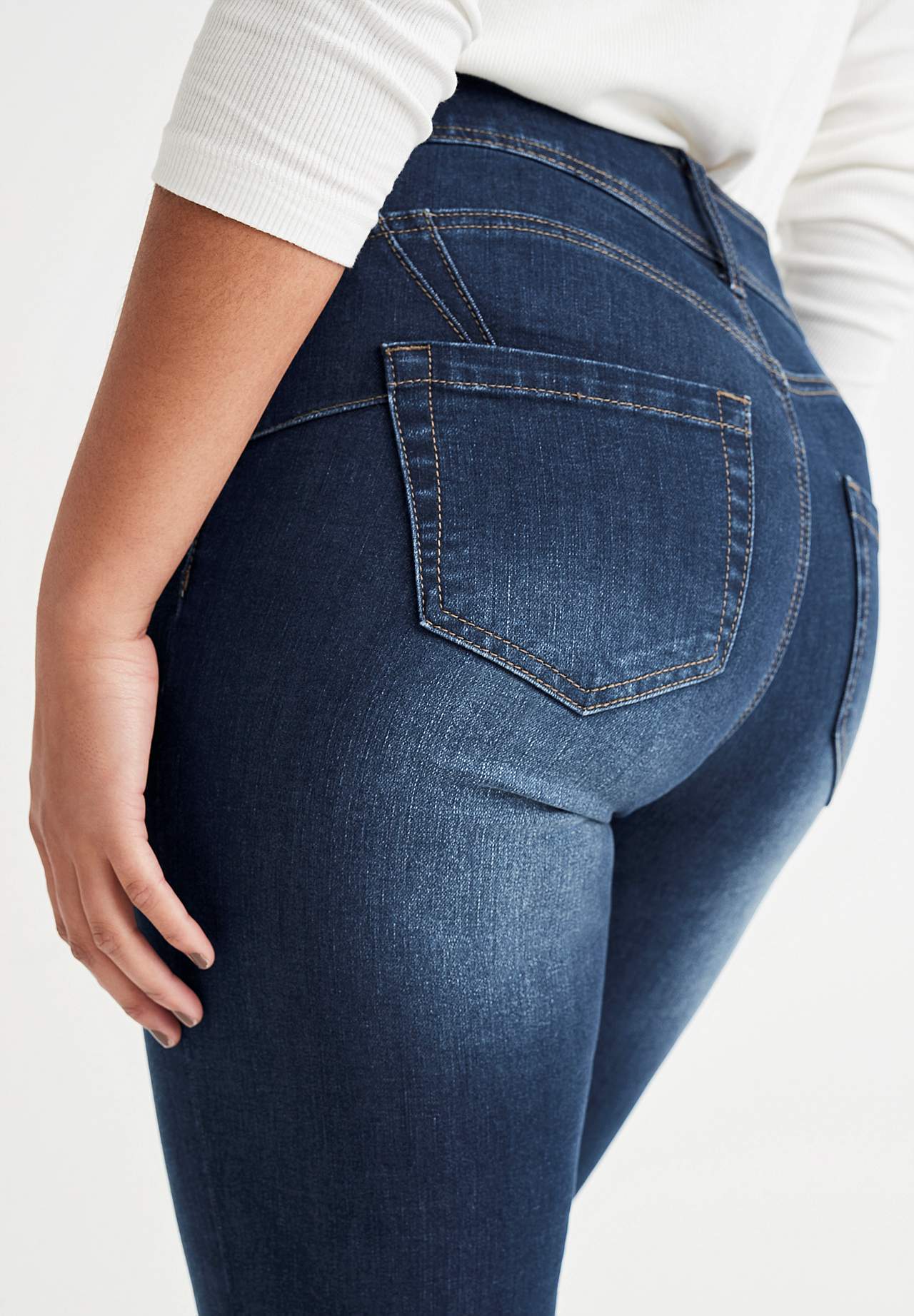 Superstretchiga shapingjeans med bootcut