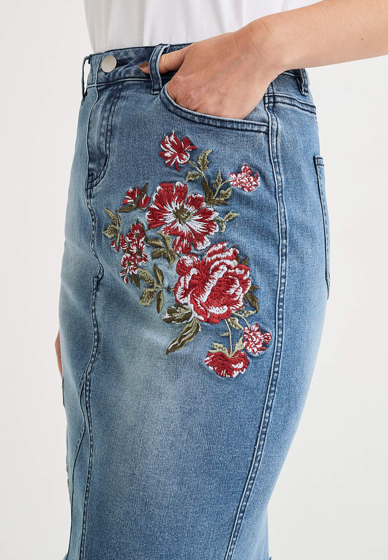 Jeanskjol med broderier