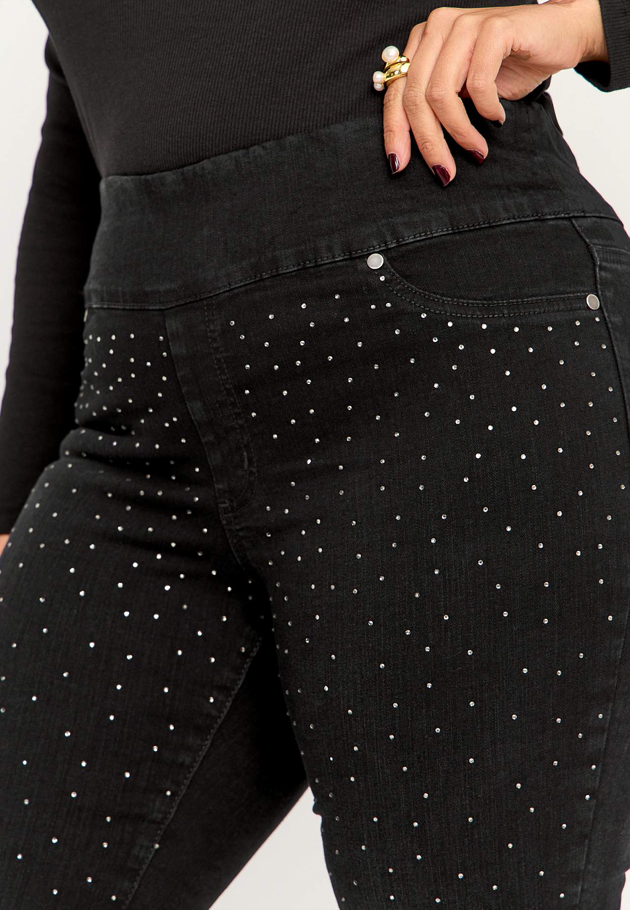 Stretchiga jeggings med strassdetaljer