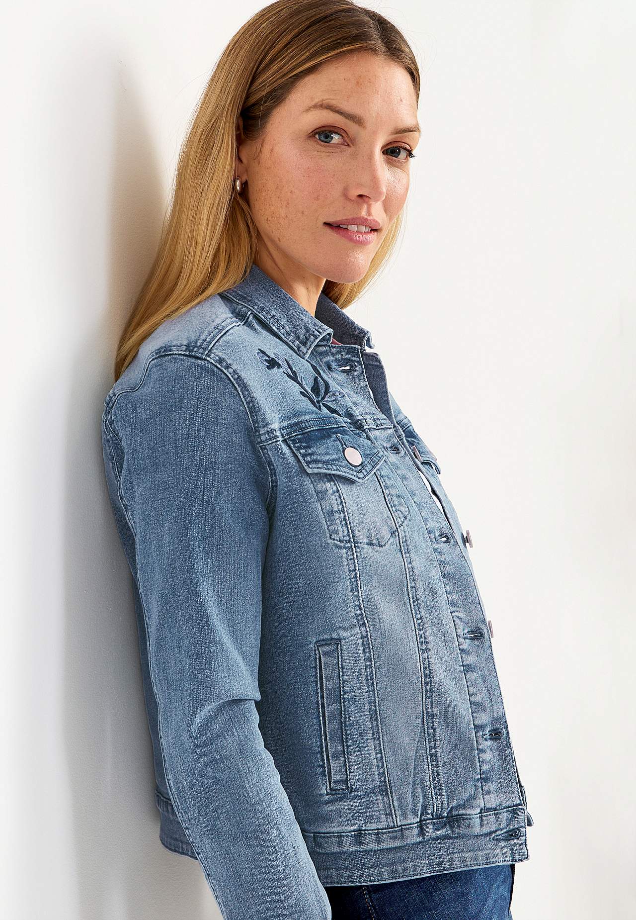 Jeansjacka med broderier