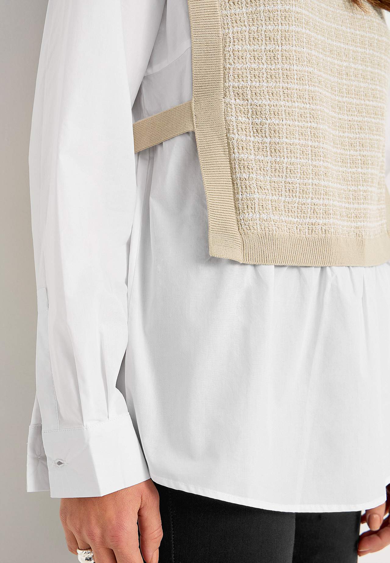 Skjorta med fastsydd pullover