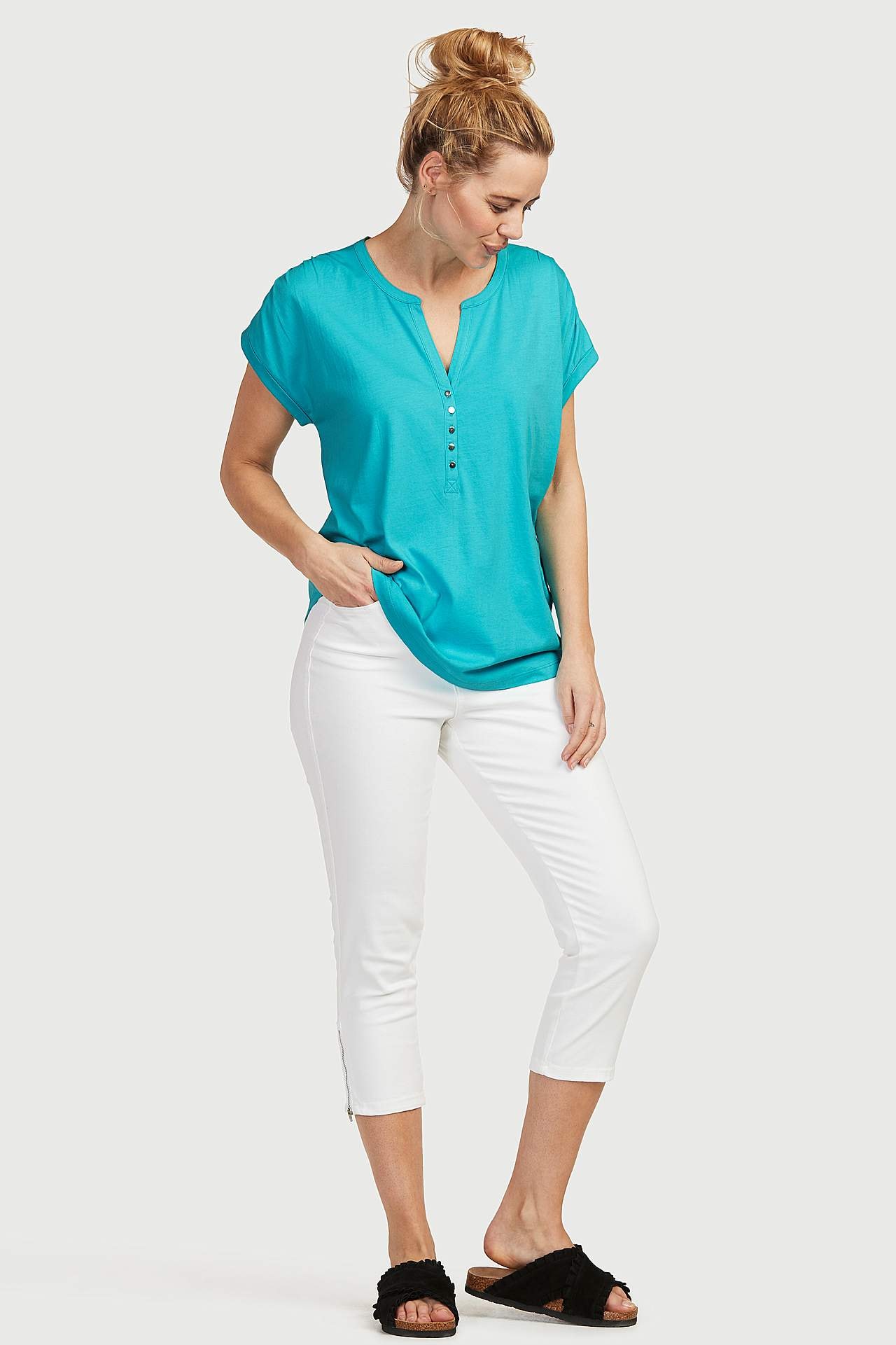 Trikåtopp med metallknappar