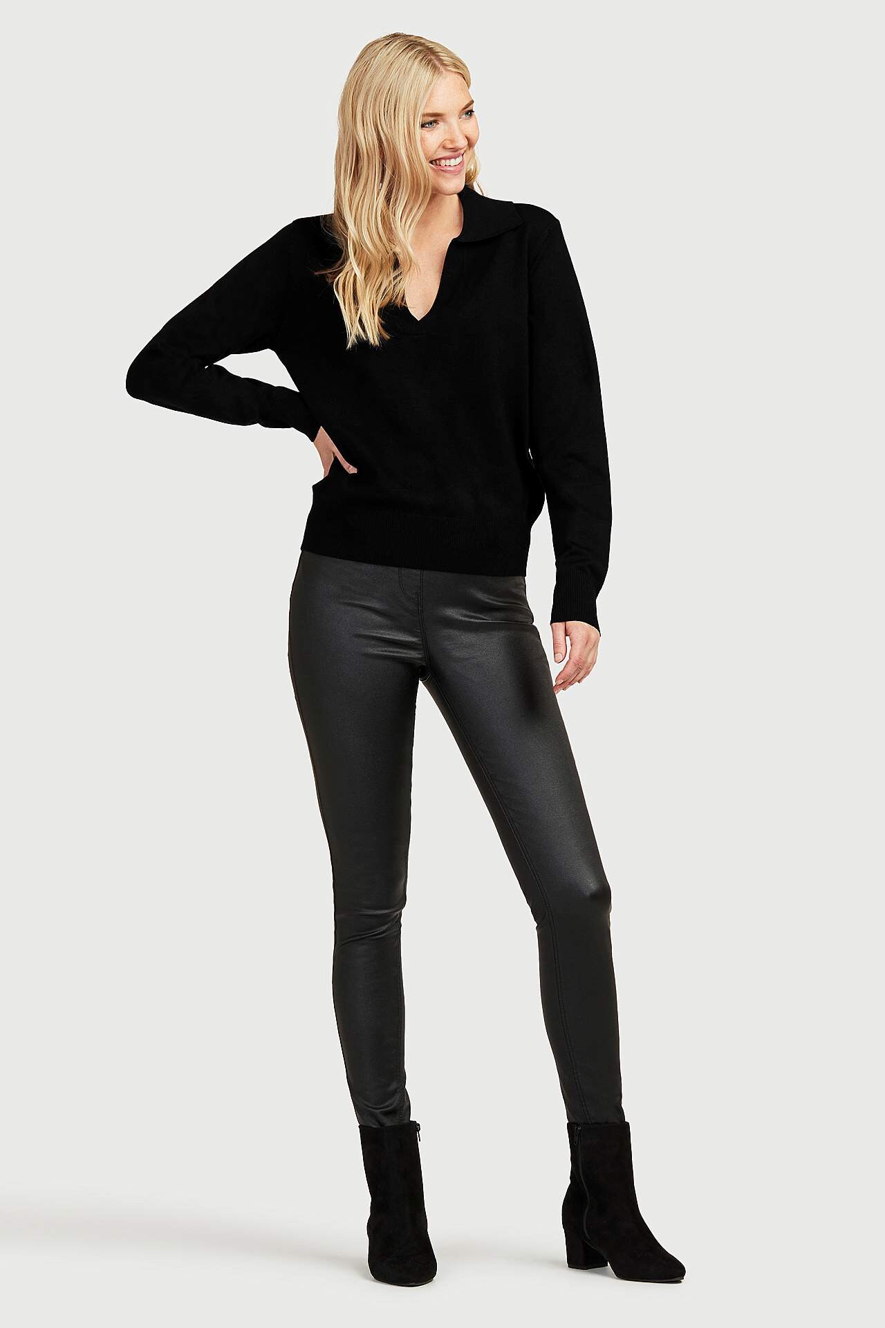 Mjuk, stickad tröja med krage