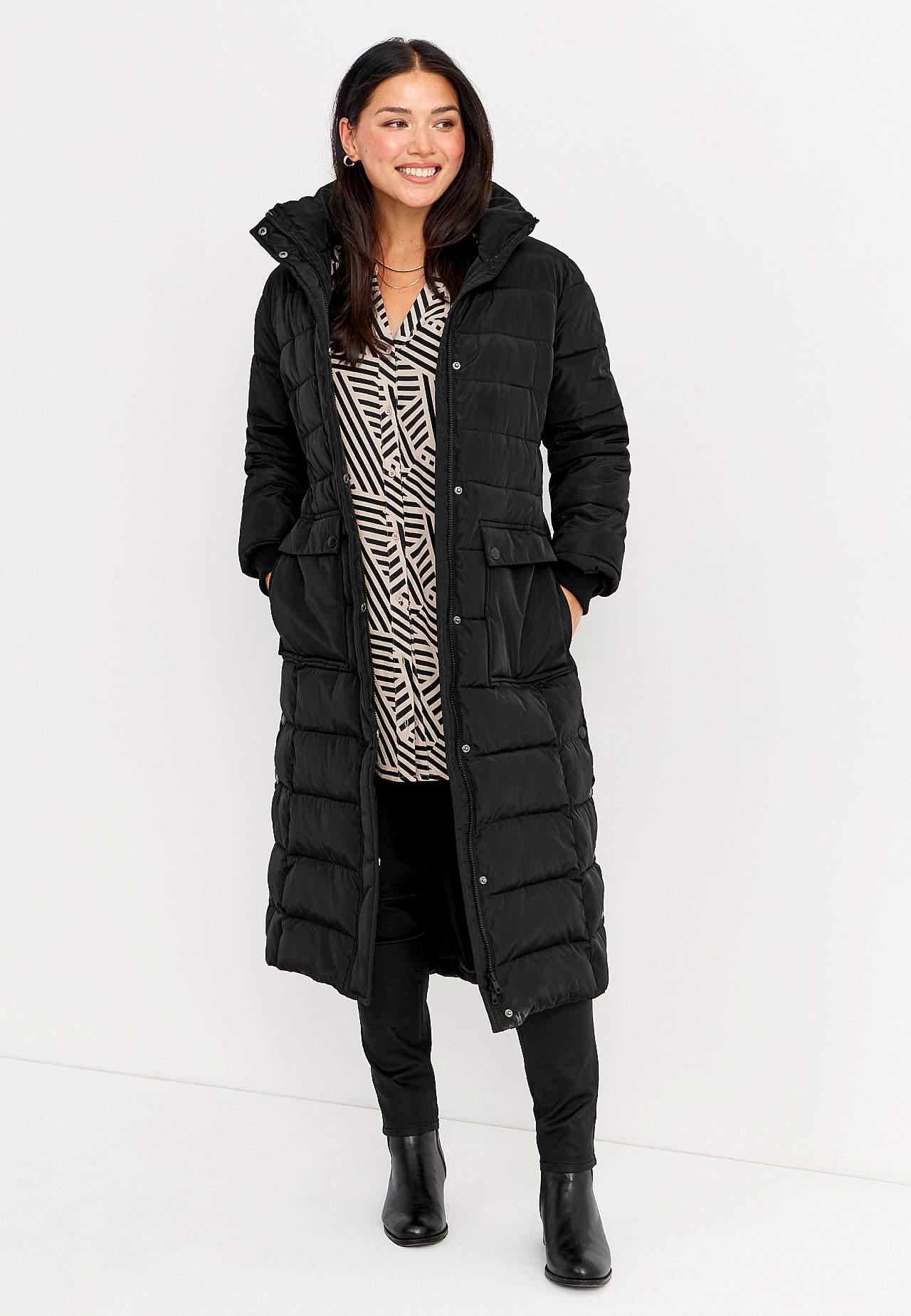 Lång, vadderad kappa