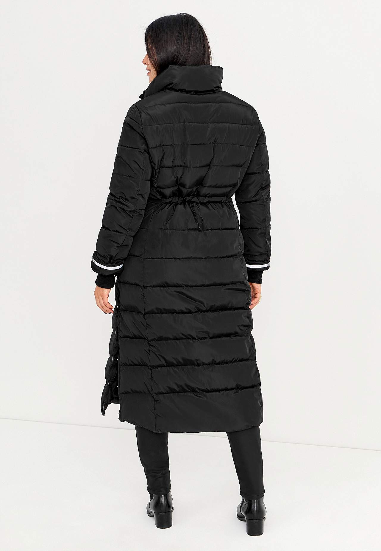 Lång, vadderad kappa