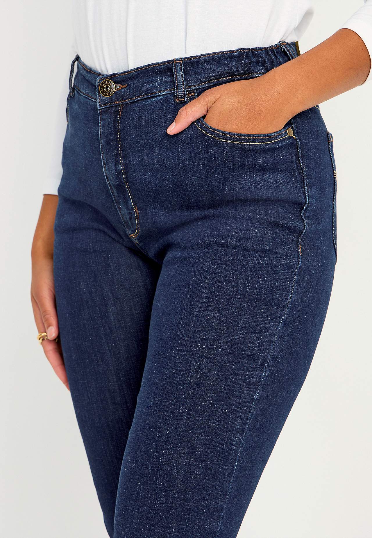 Jeans med resår i sidorna