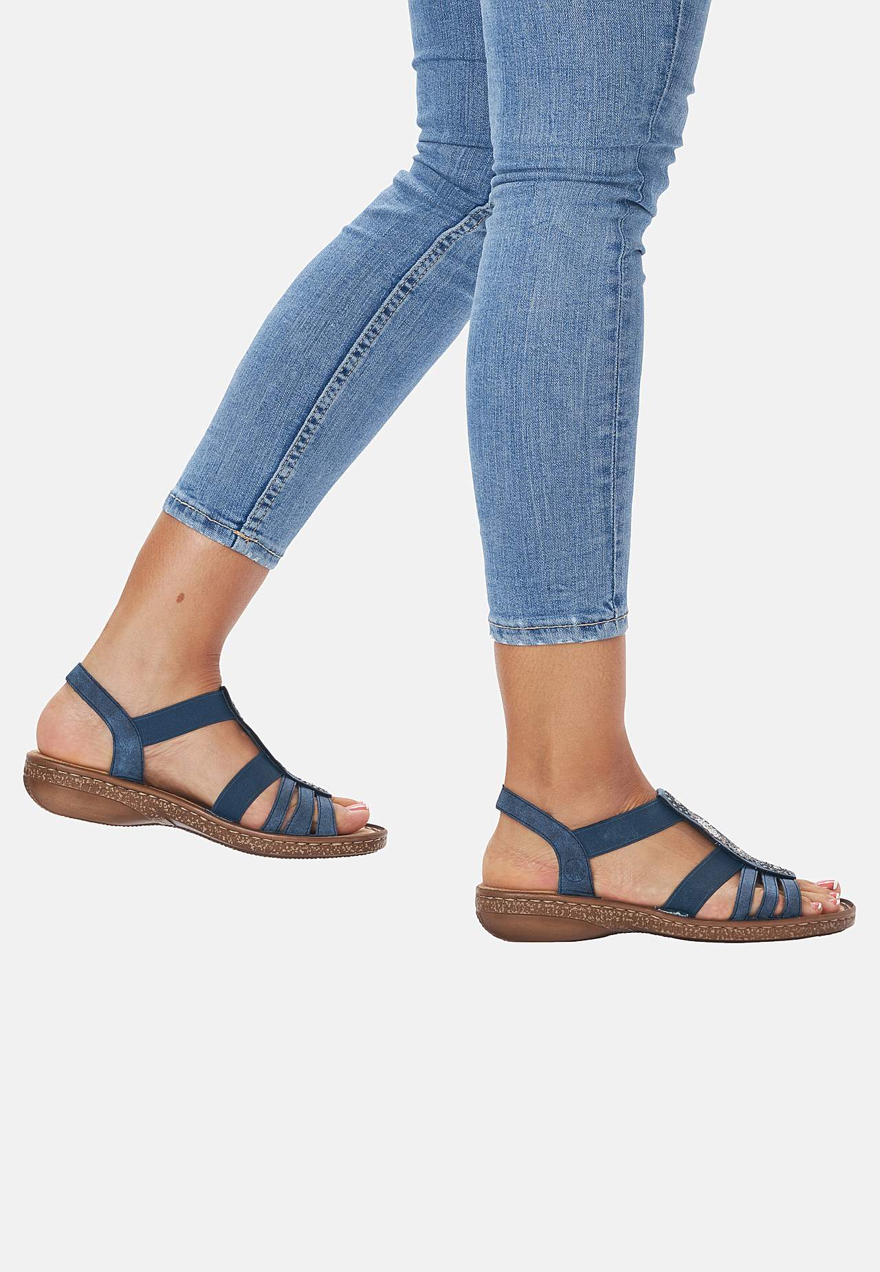 Sandal med remmar och vackra, dekorativa stenar