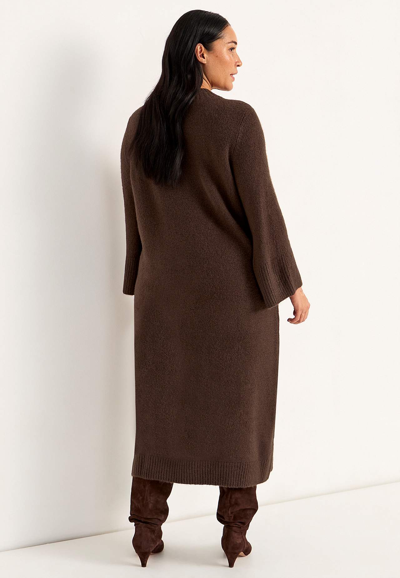 Stickad klänning med hög slits