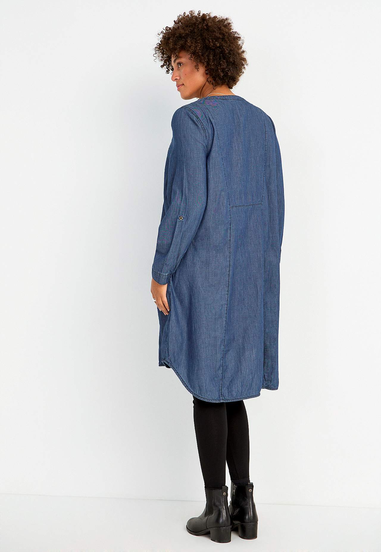 Rymlig jeansklänning