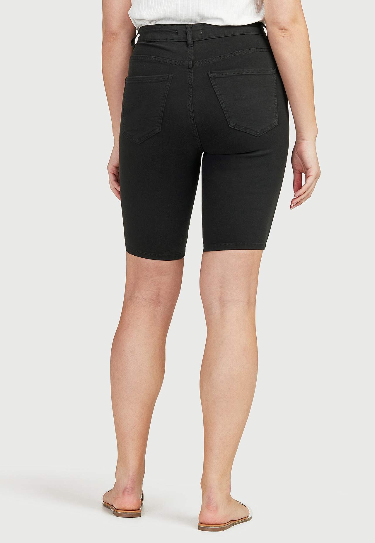Stretchiga jeansshorts med långt ben Ella