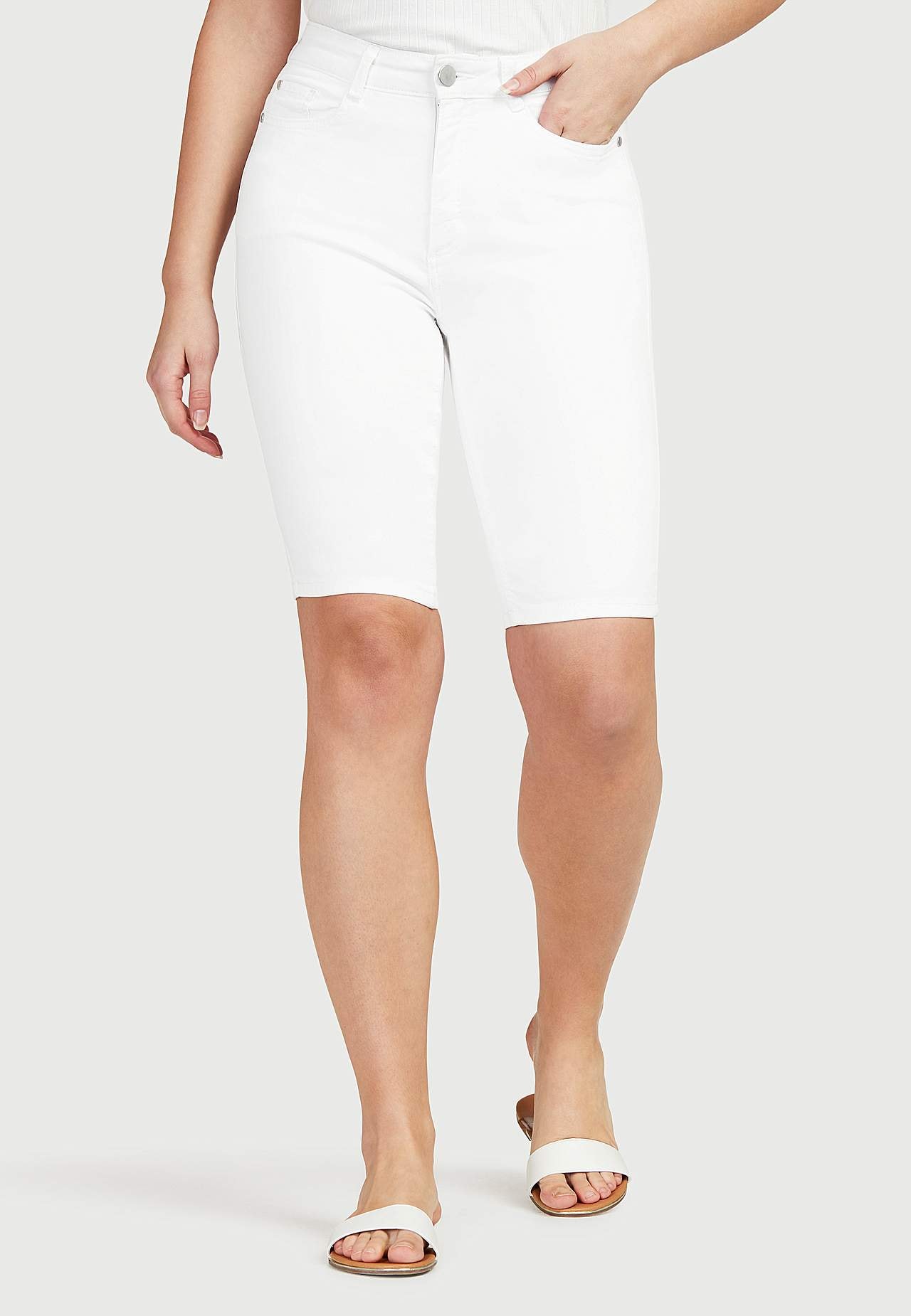 Stretchiga jeansshorts med långt ben Ella