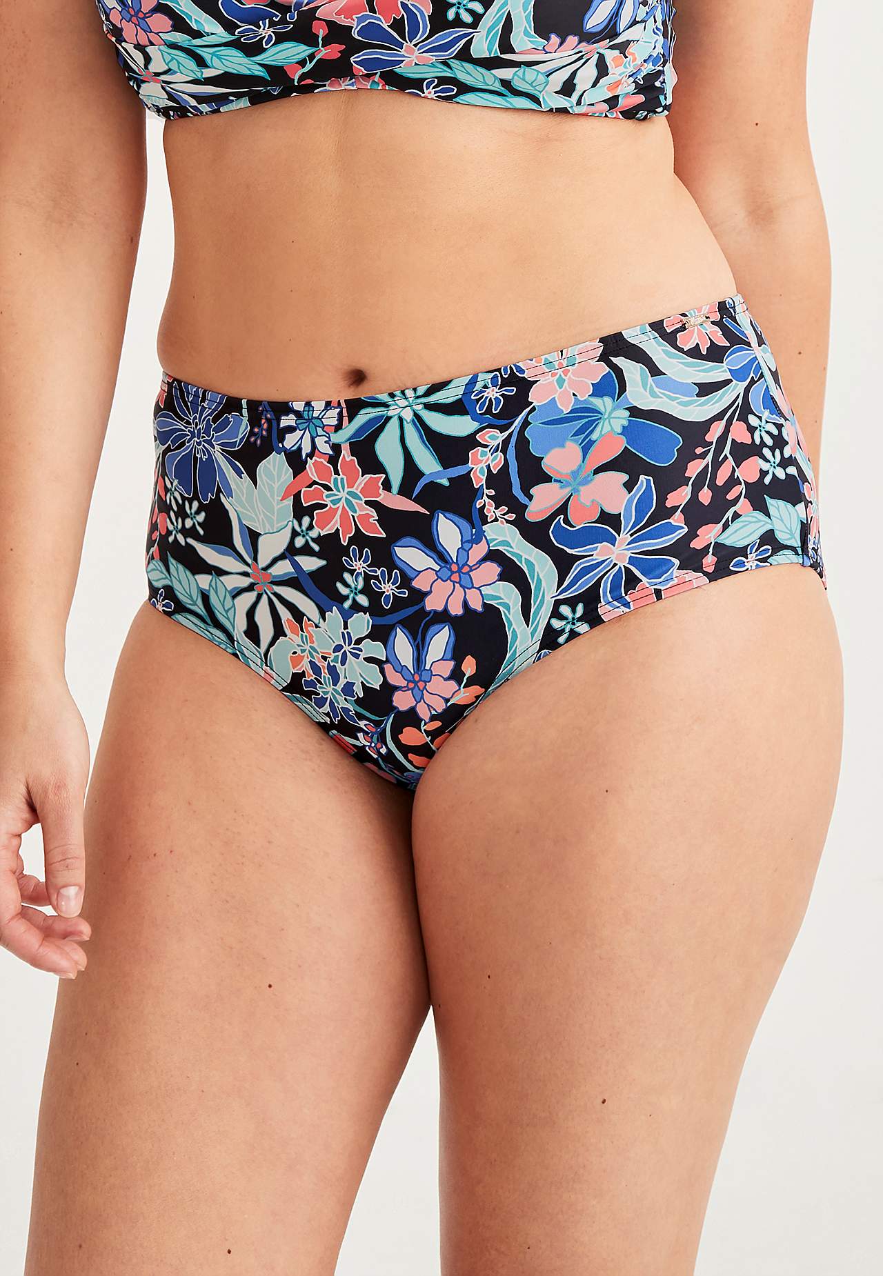Bikinitrosa med normalhög midja