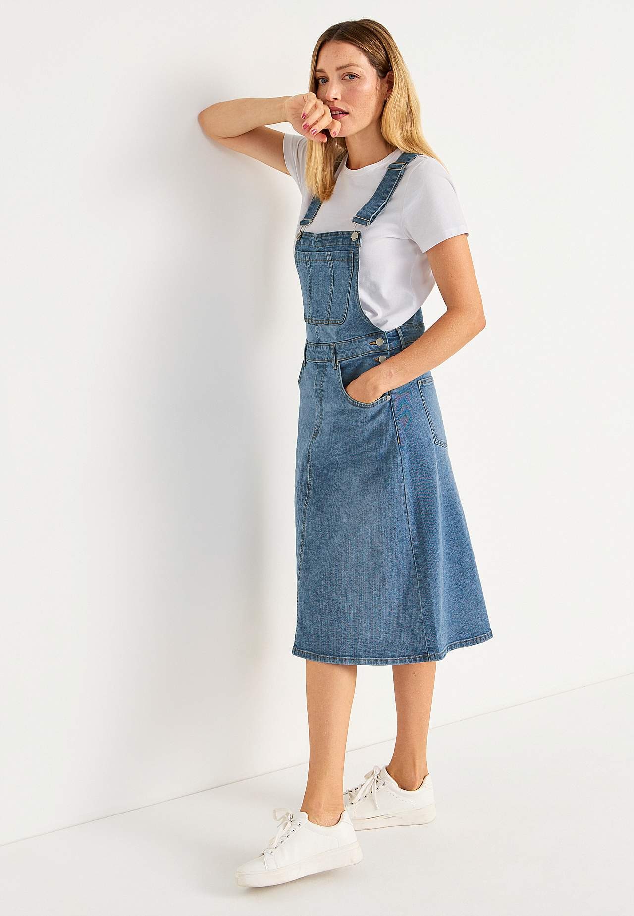Hängselklänning i denim