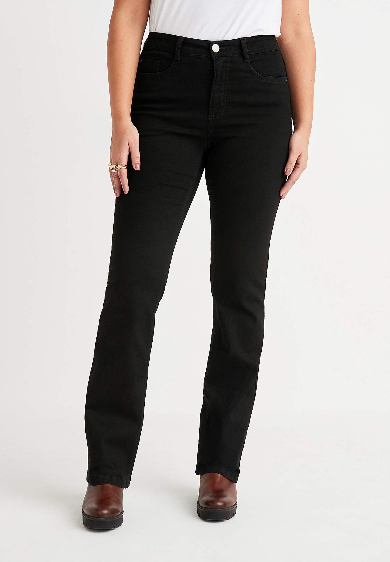 Lätt utsvängda jeans Nikita